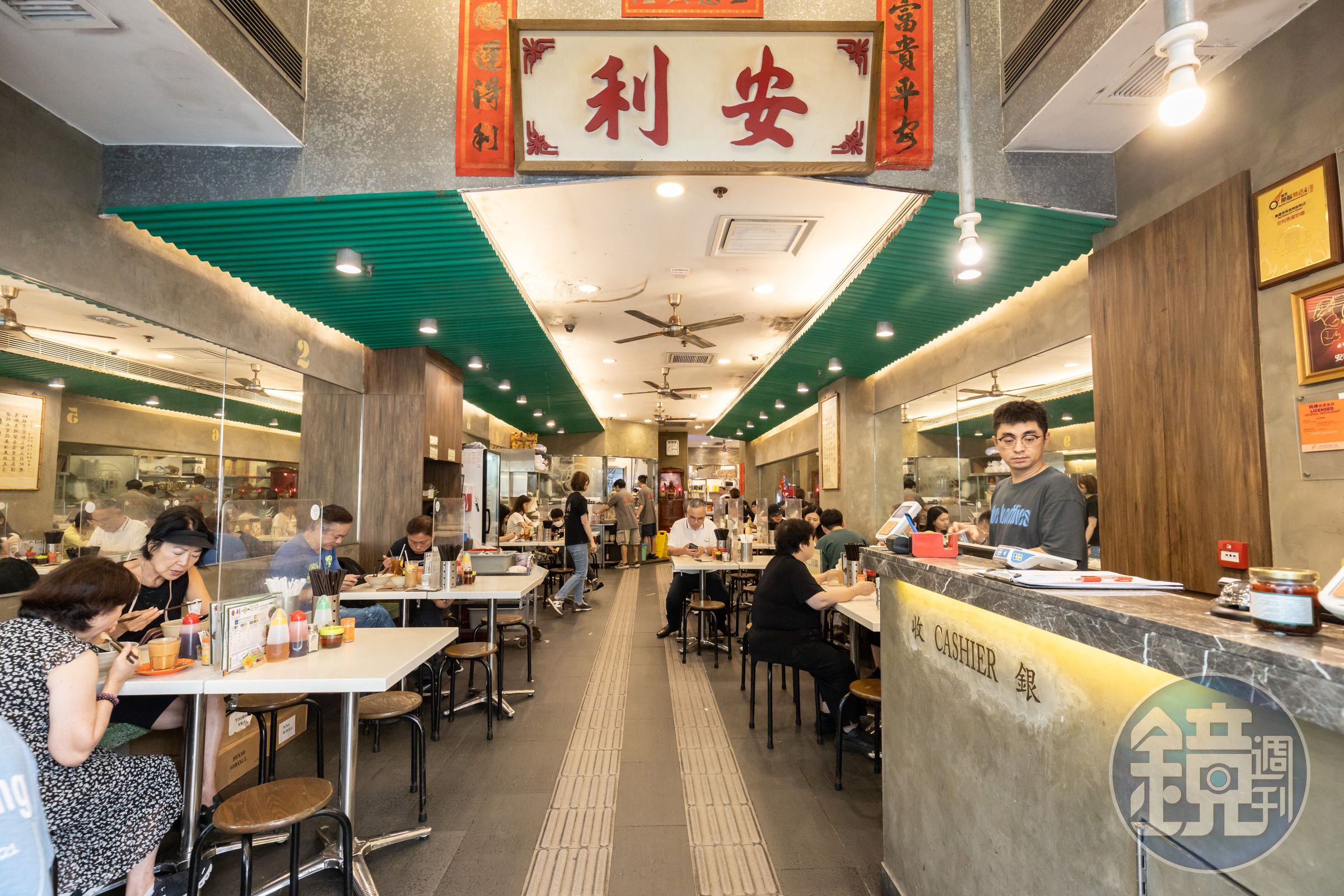 店面在2014年曾將室內重新裝修,用餐空間乾淨且寬敞舒適。