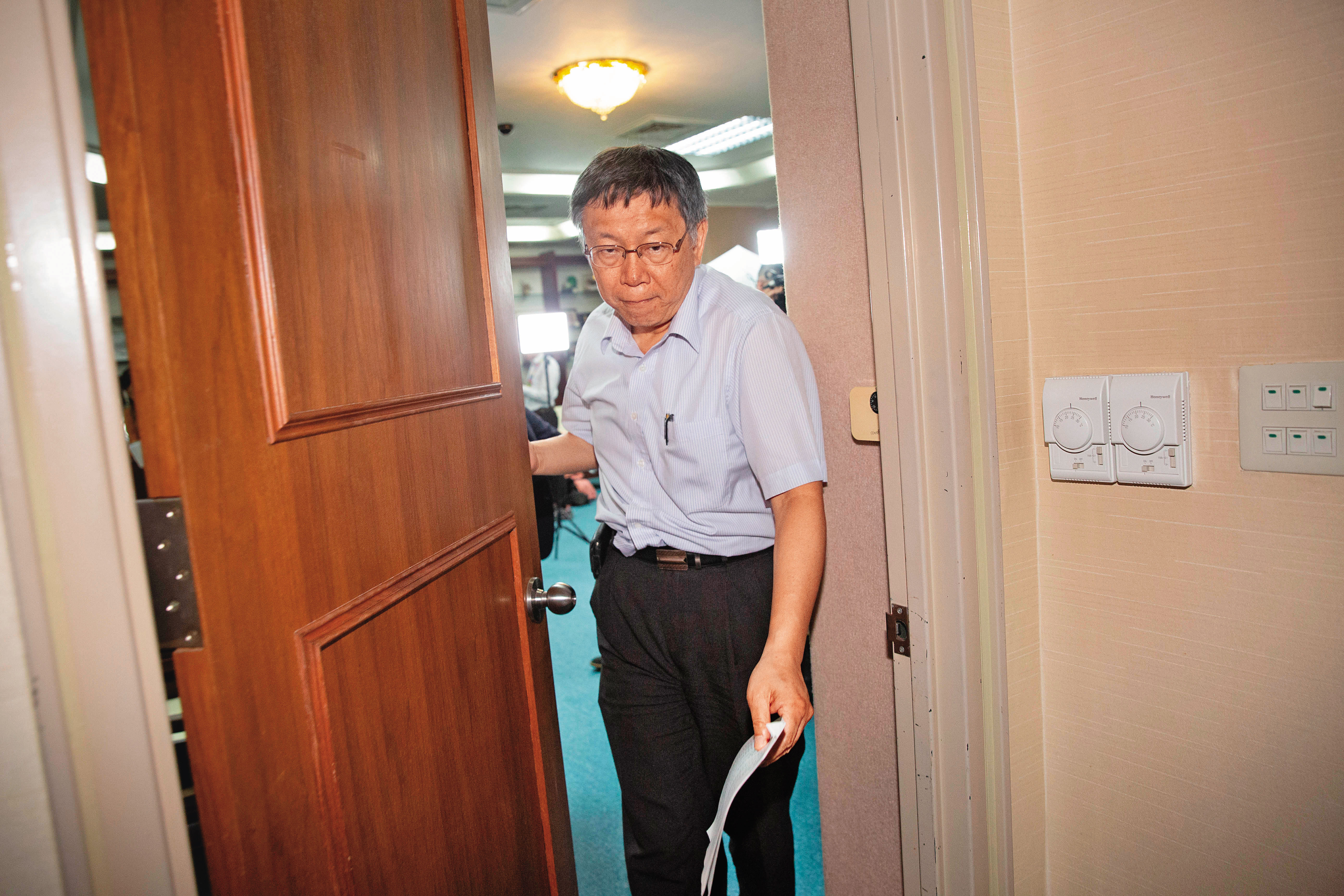 【柯貼身帳房出逃】朱亞虎咬出市長室喬容積率祕辛　搜索前柯文哲令貼身帳房出境