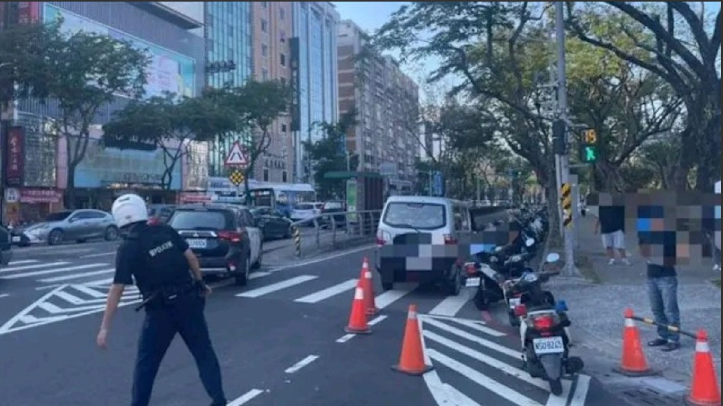 日本籍池田姓婦人上月在高市中華三路與五福路口遭撞。(翻攝爆料公社)