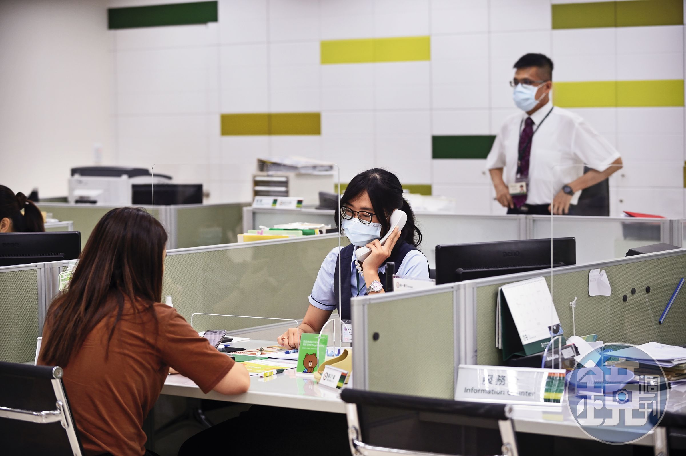 專家提醒，不可輕信詐團話術，前往銀行設定「約定帳戶」，將帳號、密碼給陌生人也都是大忌。