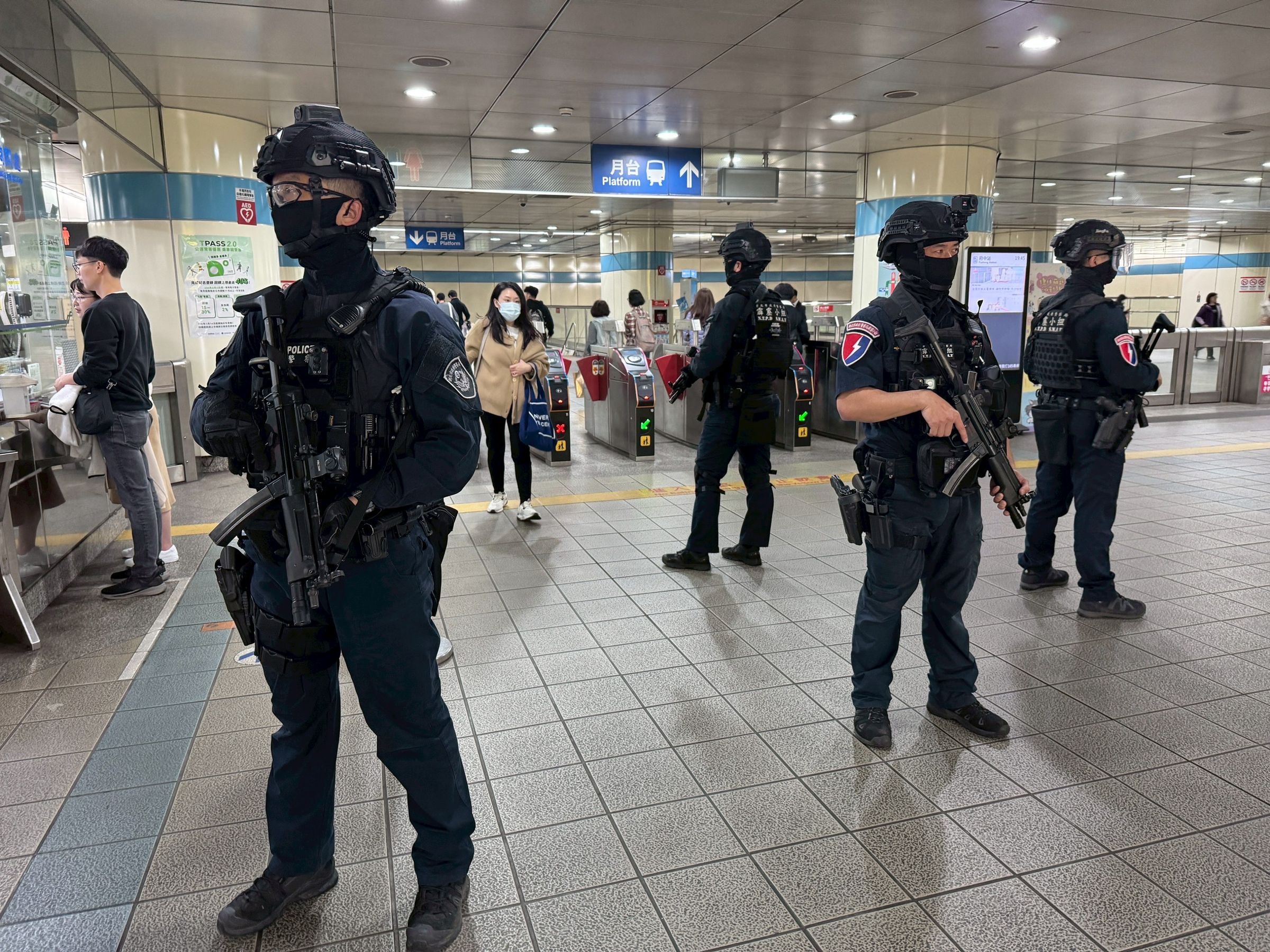 捷運台北車站、中山站傳出隨機殺人案後，中央和地方要求提高見警率，加強巡邏。（警政署提供）