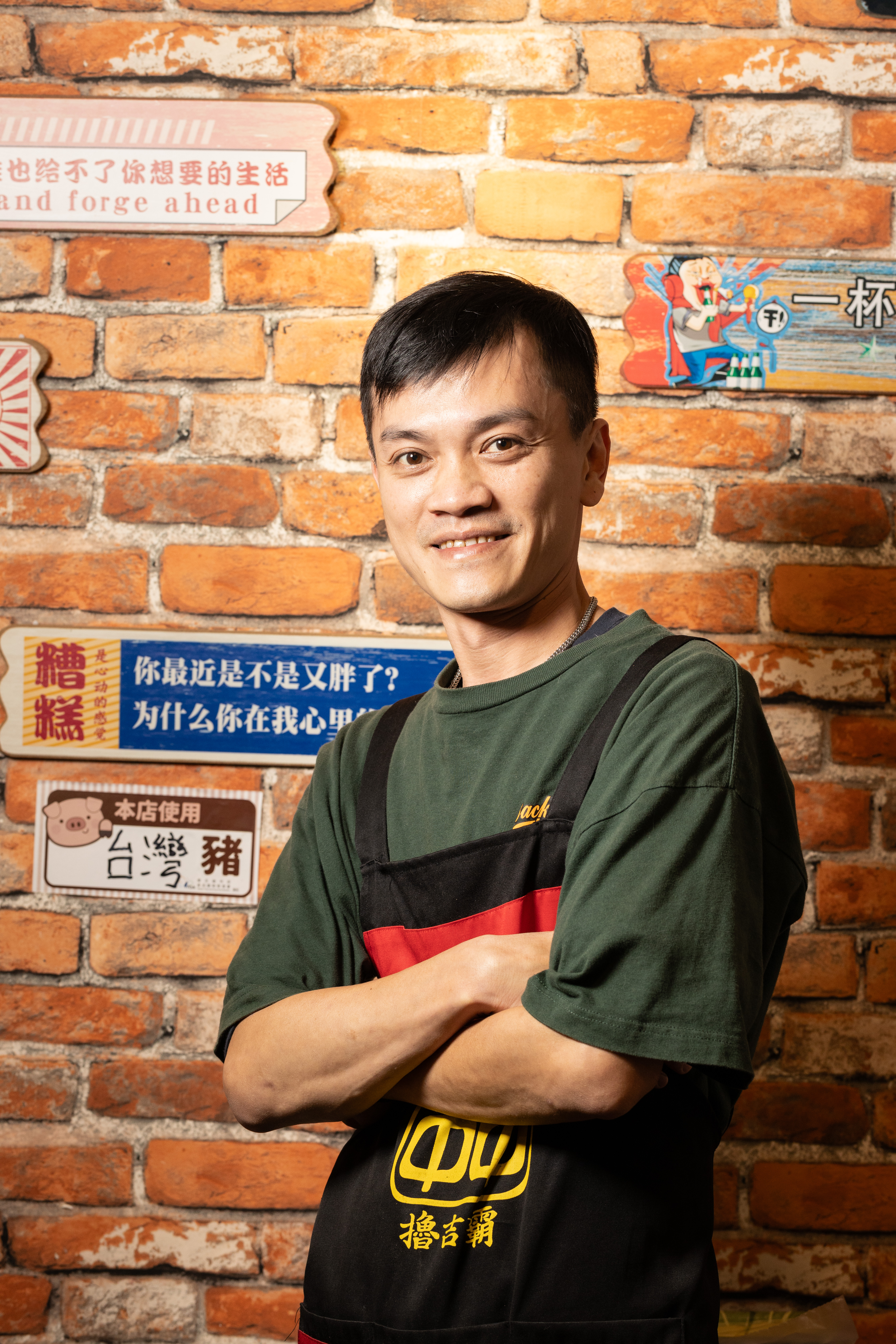 店長蔡易達與哥哥到四川取經後，回台經營道地的麻辣串串店。