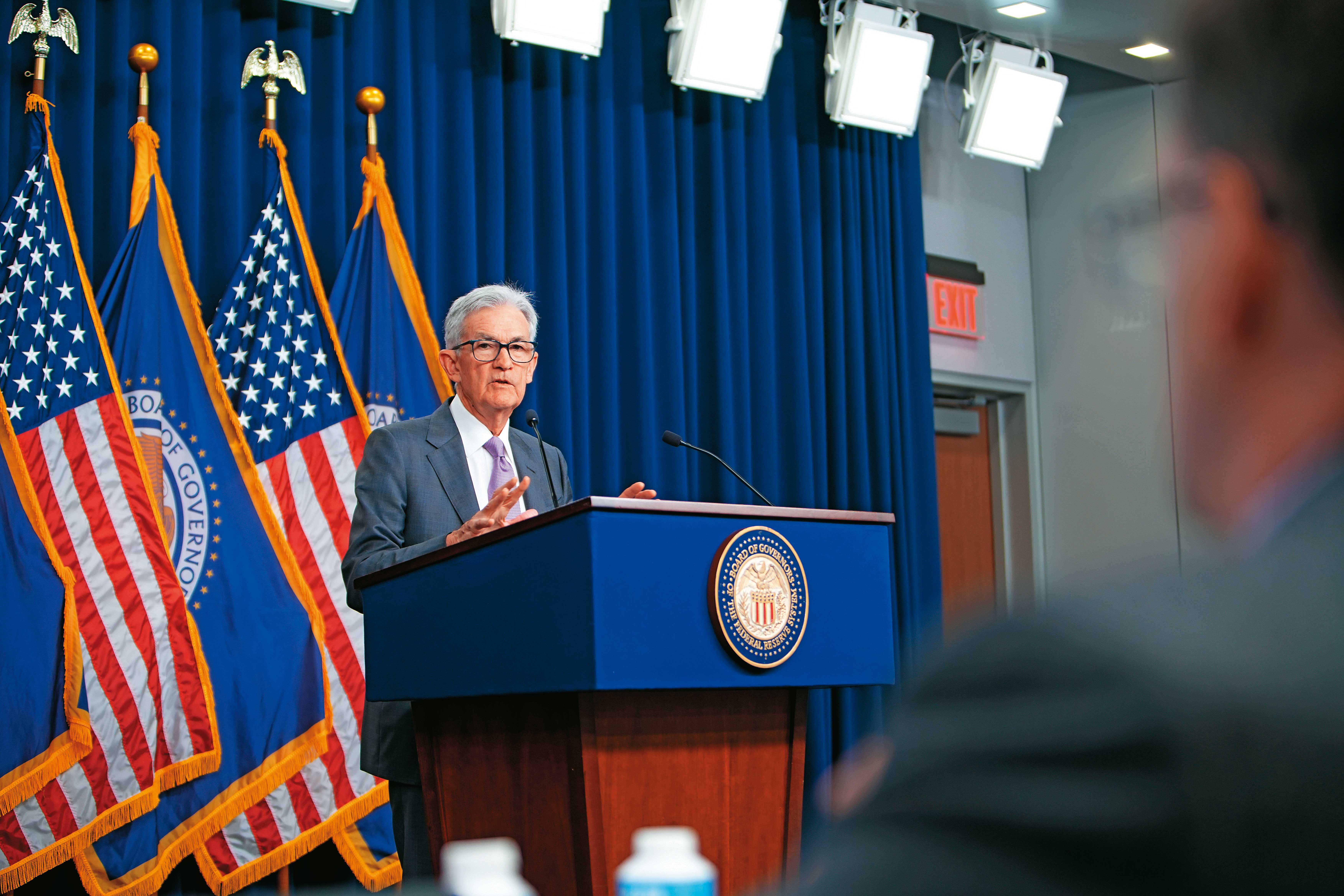 美國景氣趨緩，降息機無懸念，投資人可考慮錢進投資等級債。（聯準會提供）