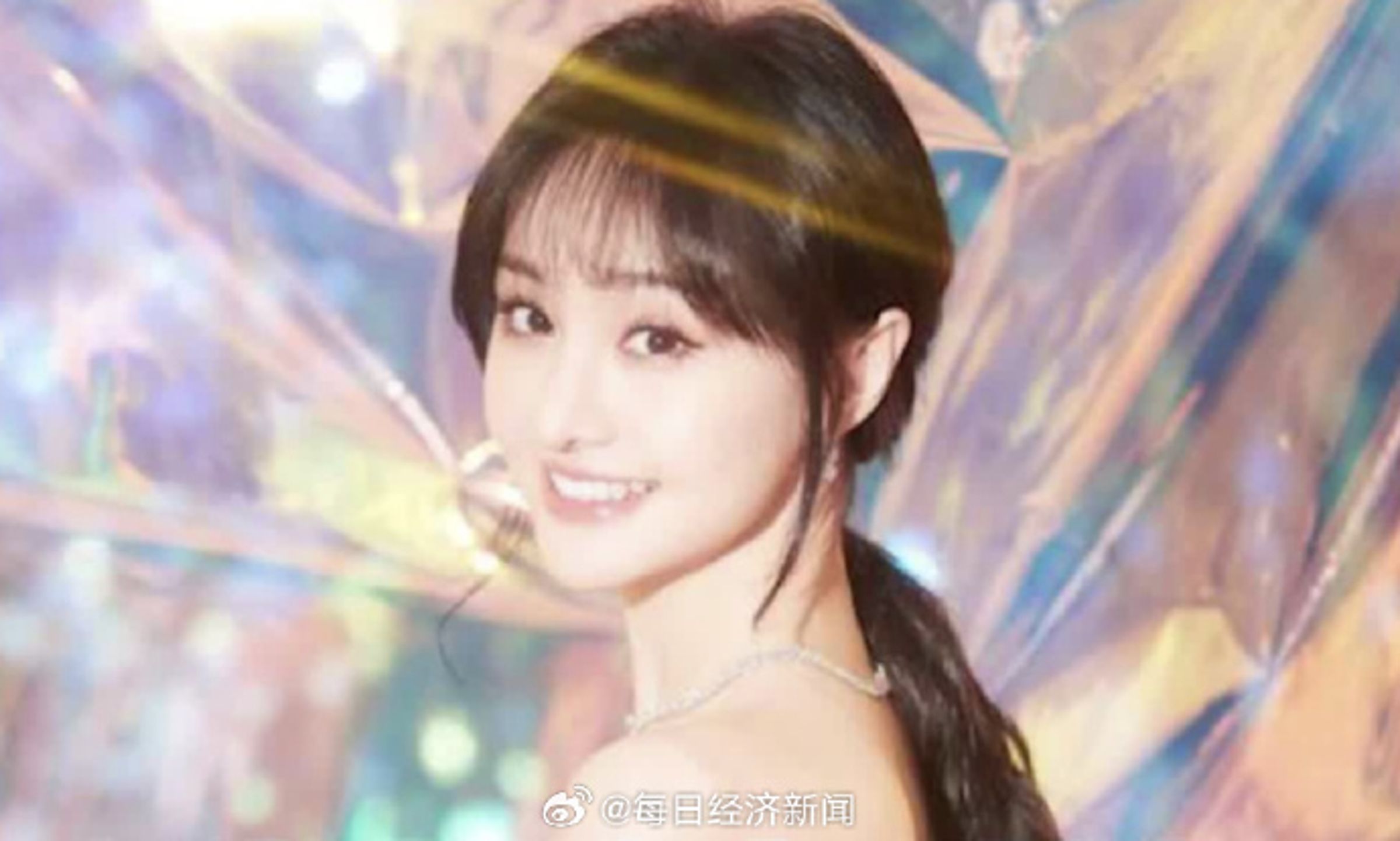 中國女星鄭爽因未履行違約金賠償,因此遭限制出境。(翻攝自微博)