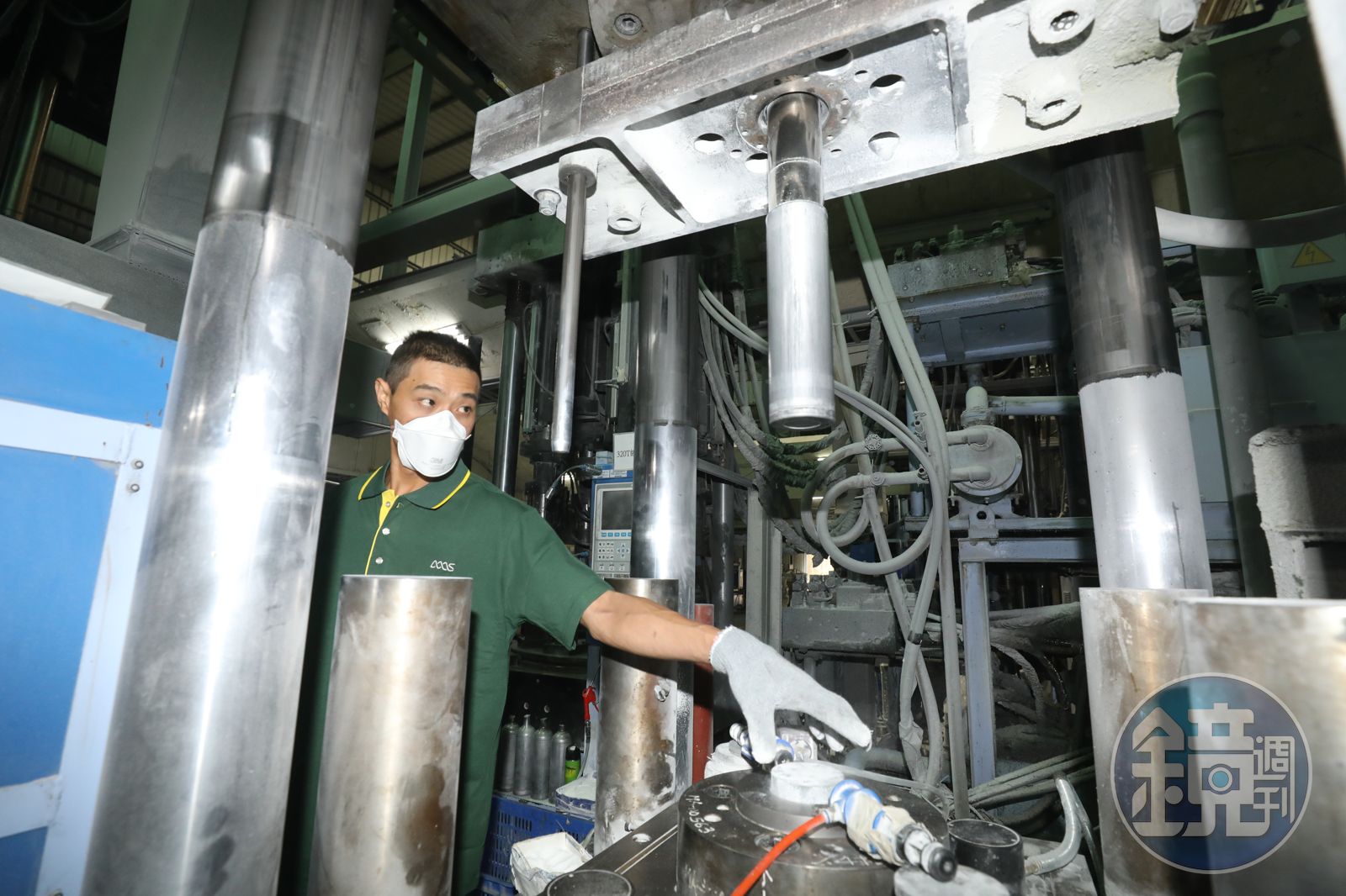 用鋁塊反向擠壓、抽管成型是益材最重要的核心技術。