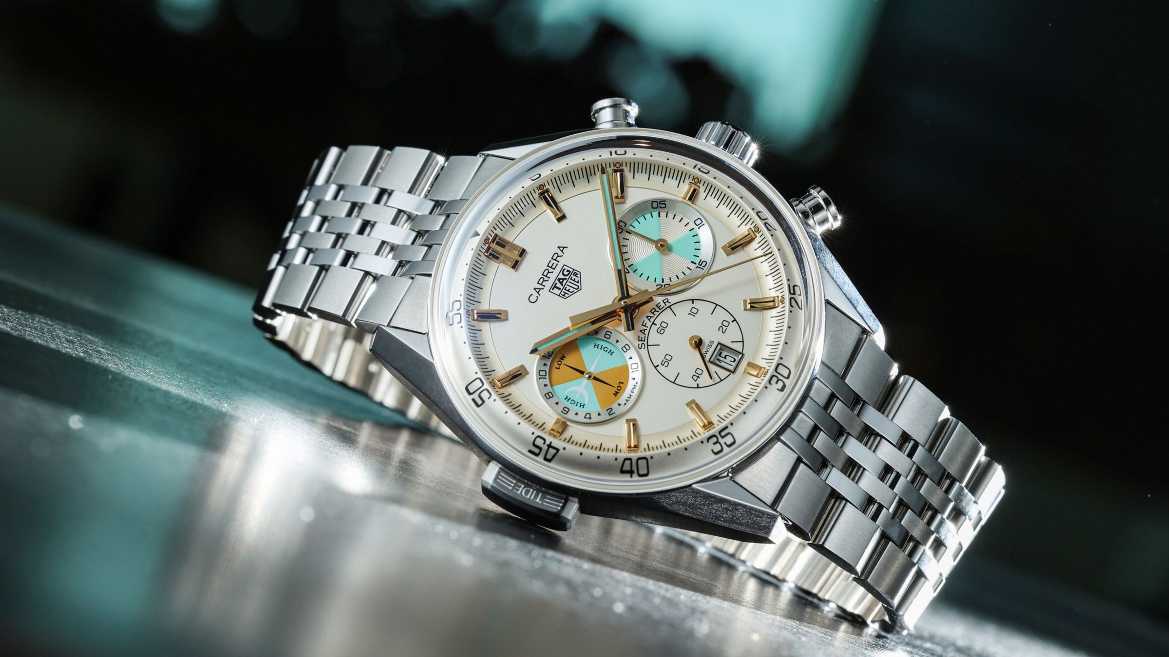 TAG HEUER Carrera Seafarer Chronograph｜錶徑42mm／精鋼材質／時、分、小秒、日期指示；計時碼錶；潮汐顯示／TH20-04自動上鍊機芯／防水100米／定價NT$284,100