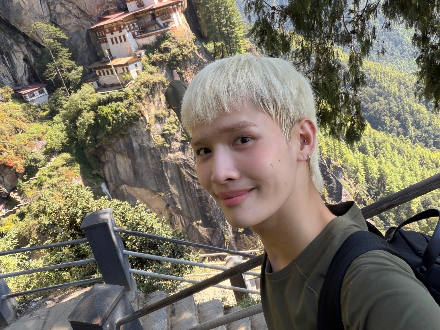 鍾明軒昨 po文提到，不管網路上的人怎麼嘲笑我，「我都覺得，明軒，你的人生體驗真的好多啊。」（翻攝自鍾明軒臉書）