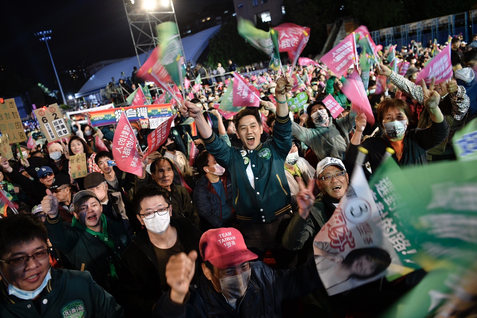 民進黨選前之夜氣氛相當激動。