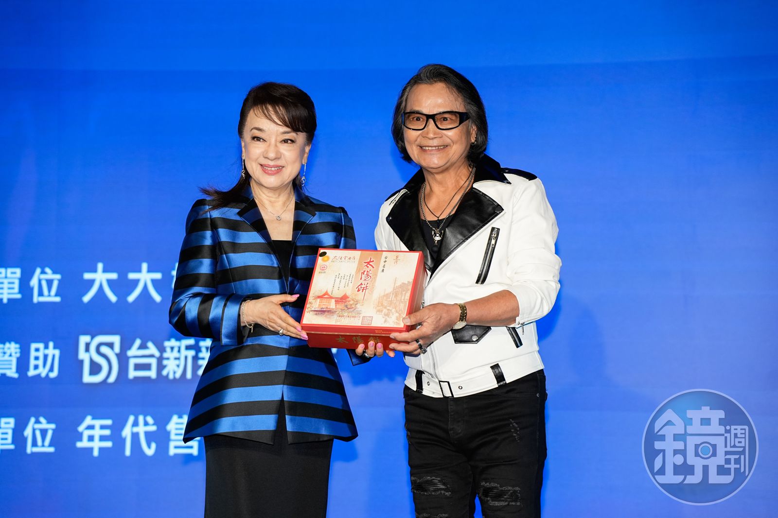 翁倩玉76歲不談退休 沈文程帶太陽餅朝聖47年追星夢