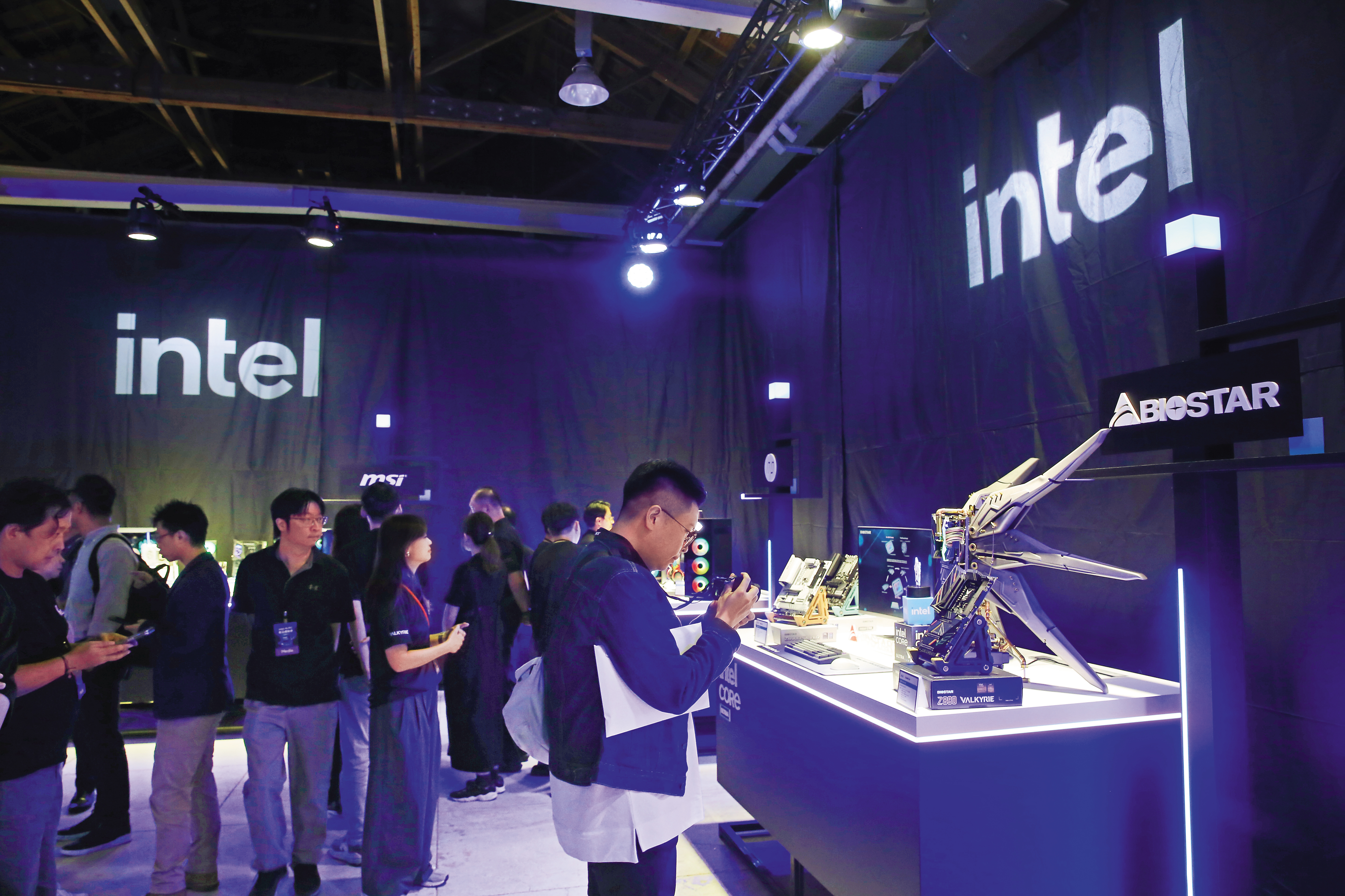 美國傳出要求台積電技轉英特爾，如果不從，可能被迫分割成兩家公司的消息。