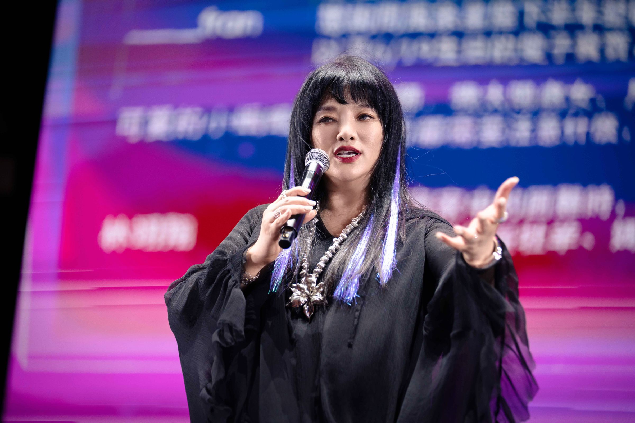 國師唐綺陽應邀在2024《吾夜Woo Love生活節》演出。(吾夜生活節提供)