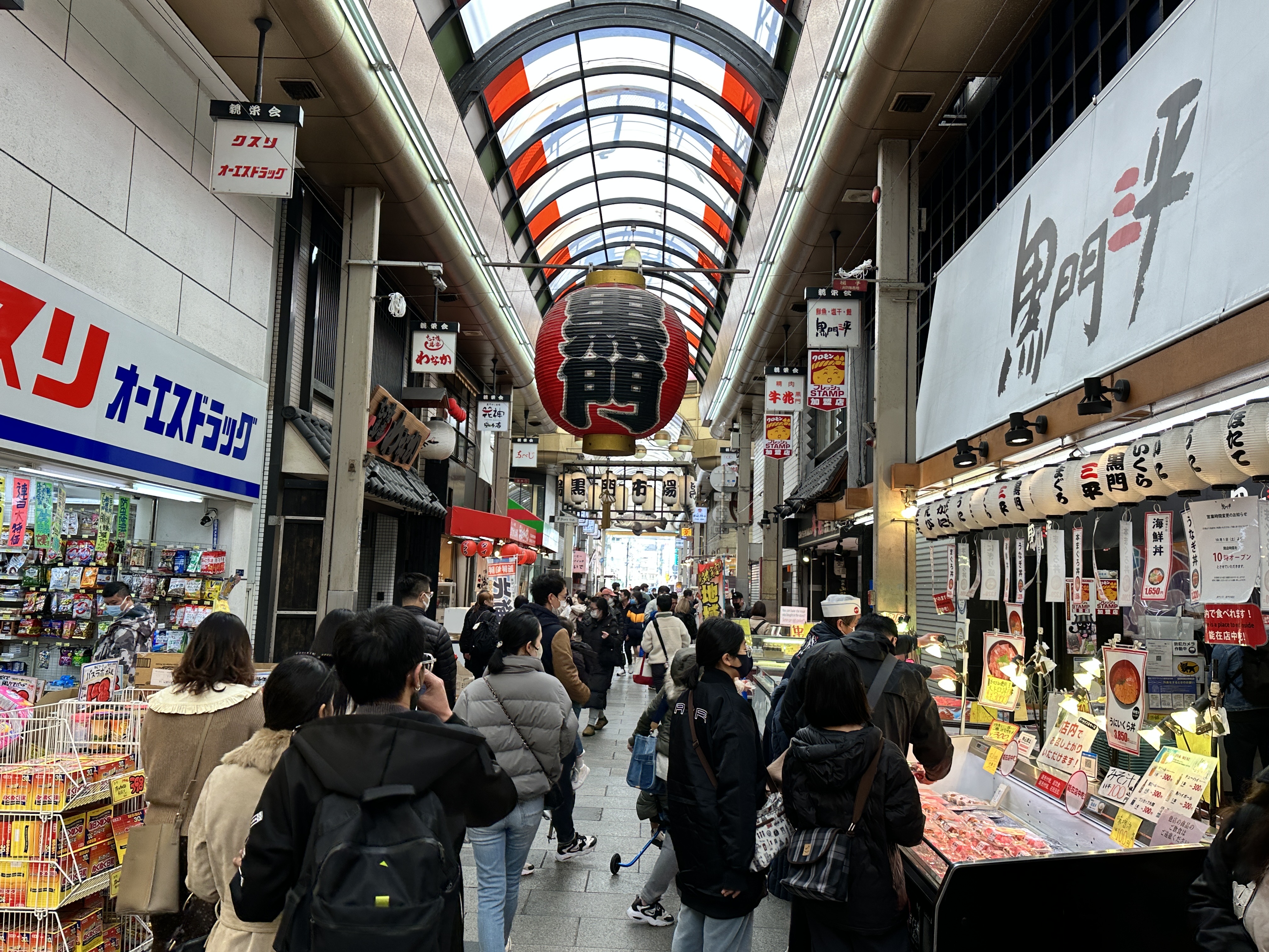 山富旅行社今日上午官網出現Bug，大阪來回機票只要1,613元，結果是捷星航空出包。（圖為大阪黑門市場）