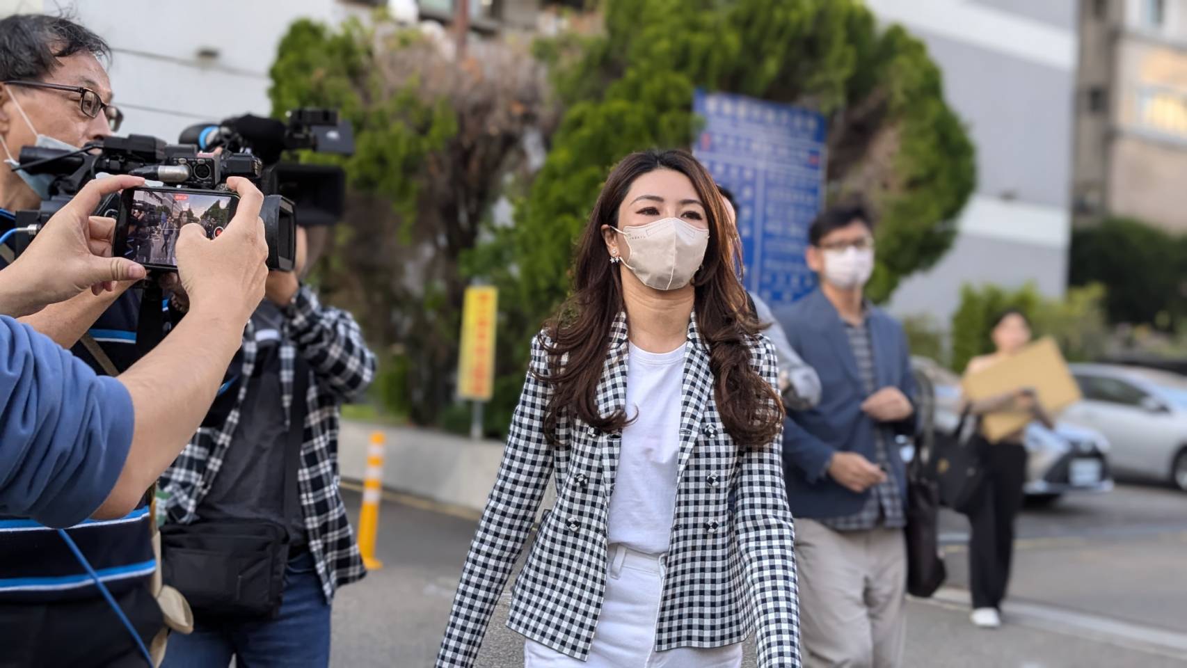 徐培菁坦承暗槓陳政谷送給林明佐的酒，以此證明雙方沒有對價關係。