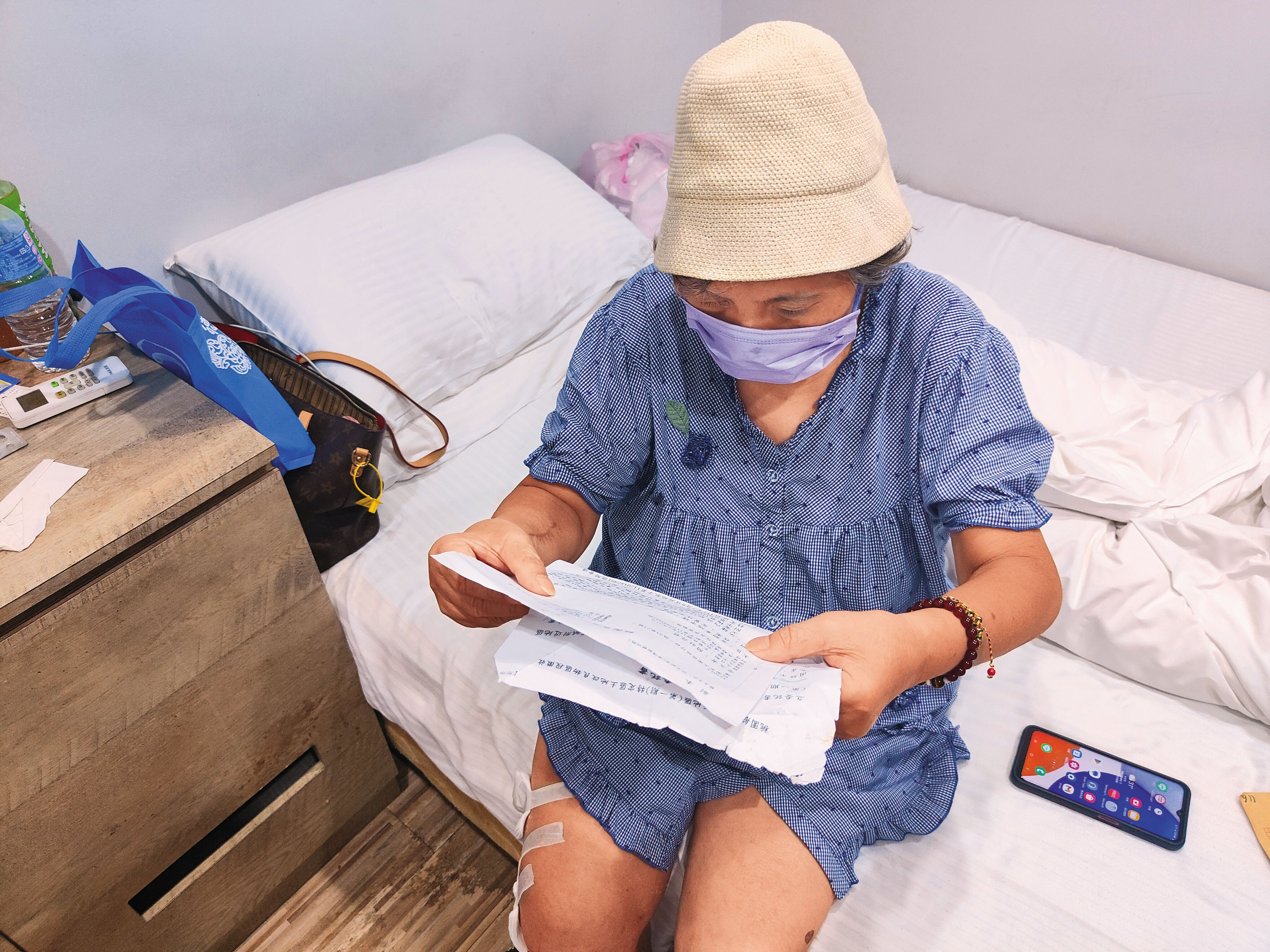 簡大姊感嘆自己太傻，過於信任從小就天資聰穎的弟弟，才會落到如此下場。