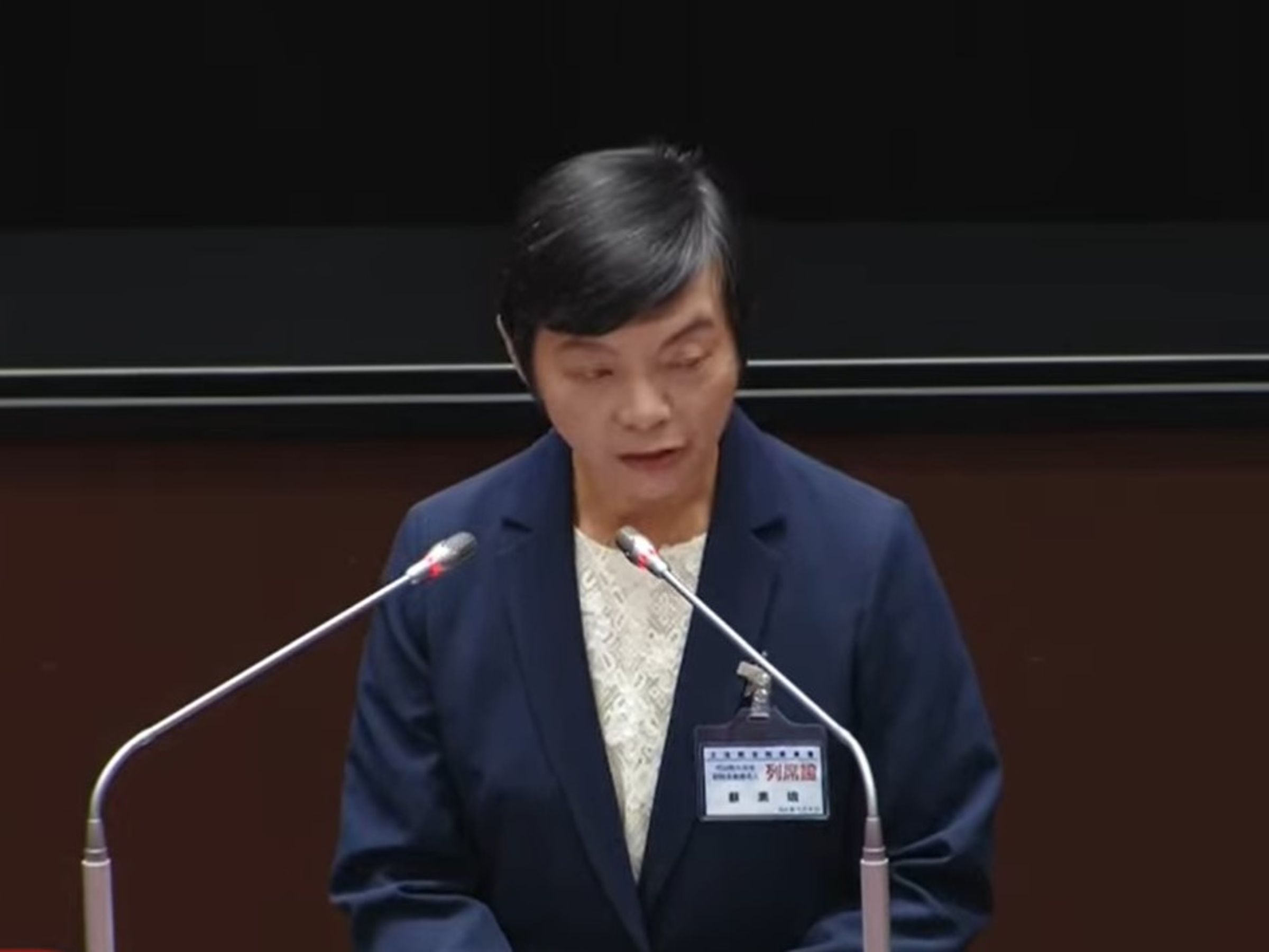 司法院副院長被提名人蘇素娥（圖）過去曾漏報配偶財產，9日在立院質詢時再度公開道歉。（翻攝畫面）
