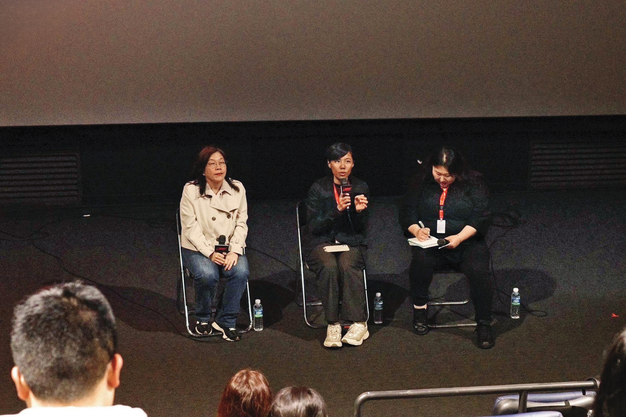 《雪水消融的季節》在韓國全州影展舉行亞洲首映，羅苡珊（中）與現場觀眾分享拍片過程。（希望行銷提供）