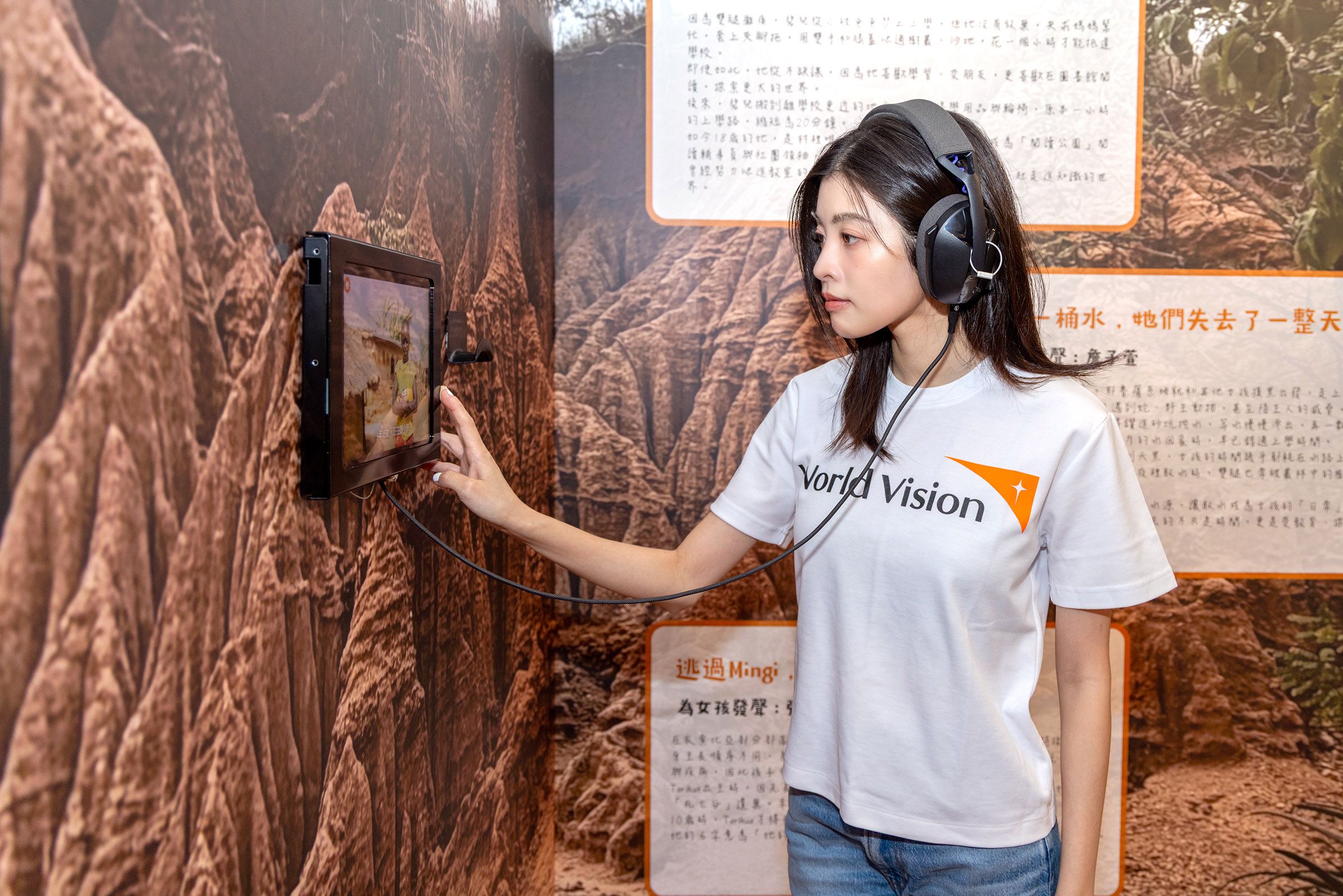 詹子萱出席「她的故事‧你的回聲 1000女孩故事展」於台北光點首登場。世界展望會
