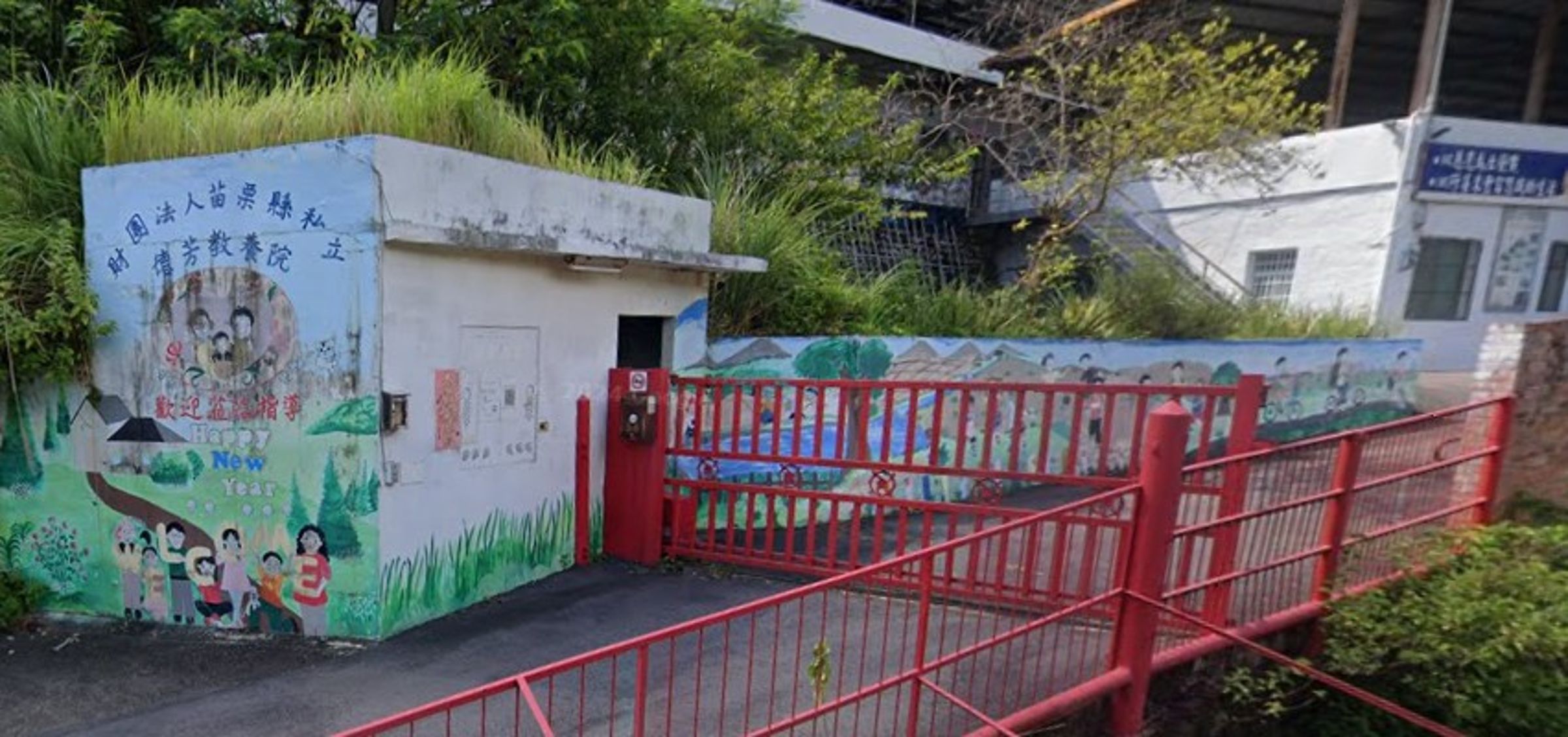 苗栗縣私立德芳教養院一名28歲重度自閉症李姓院生,4年前遭院內教保組長林祐丞、行政助理賴冠亨毆打、綑綁、拘禁。(翻攝Google Map)