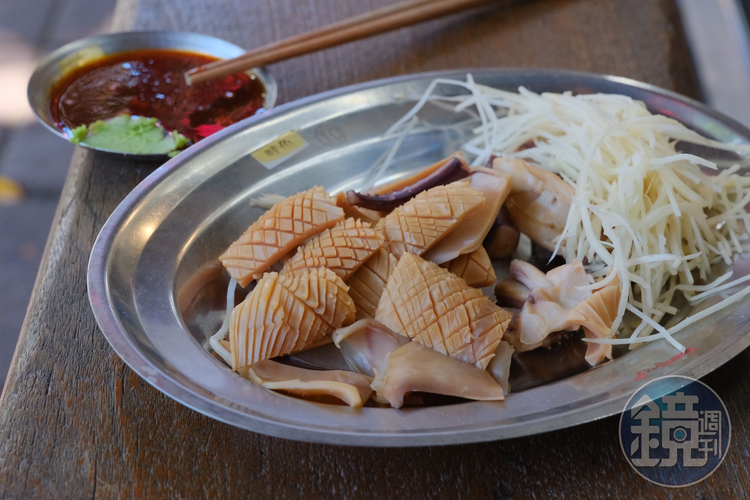 「魷魚標」的魷魚好吃到讓裴社長直呼「台北人好幸福」！（彭仁義攝）