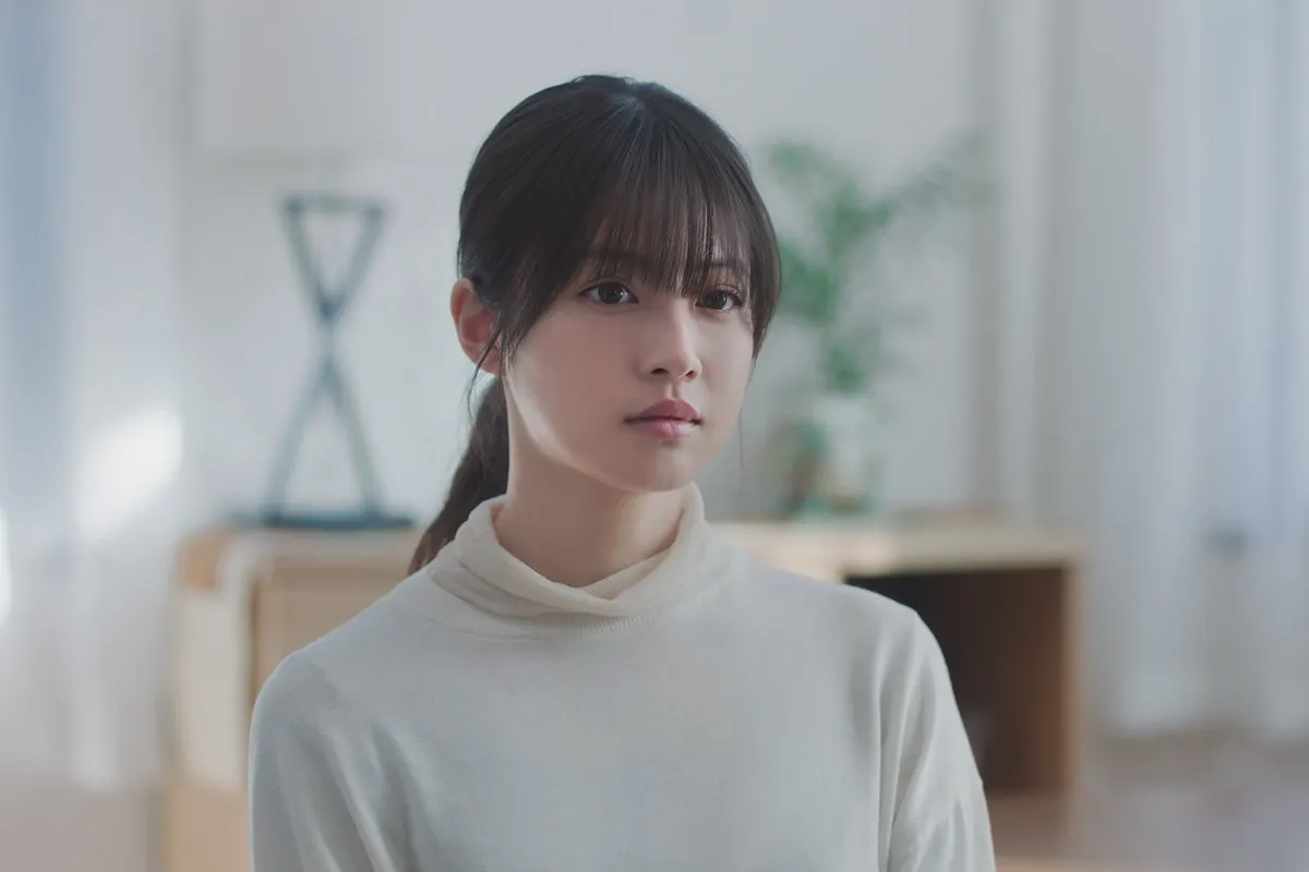 以《紅豆麵包》備受關注的今田美櫻在《天鵝與蝙蝠》飾演被害人女兒。（車庫娛樂提供）