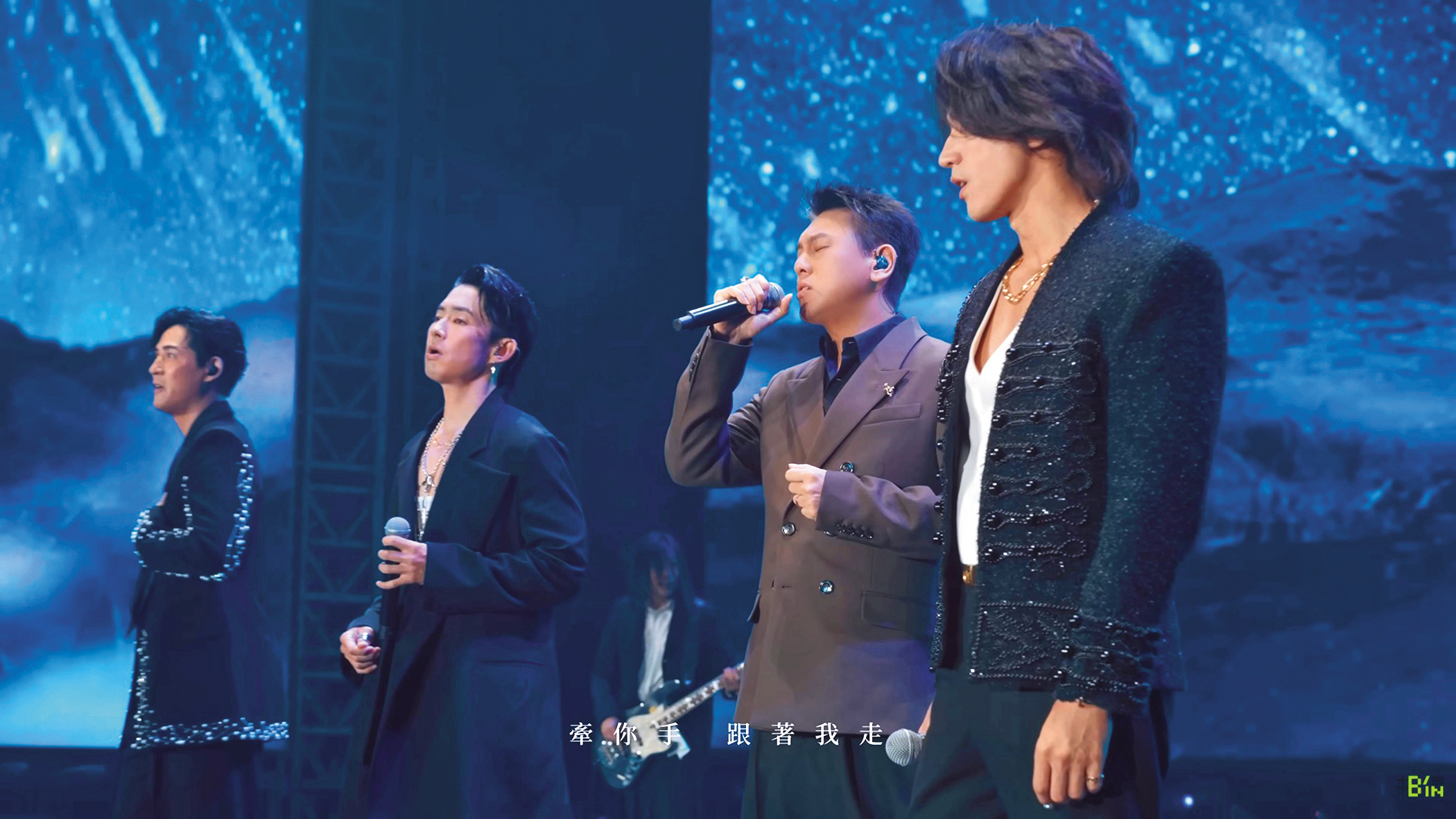 F4如今明星三缺一，想再合體？天時地利有了，就看人合不合…（默默望向某人）	（翻攝自YouTube／相信音樂）