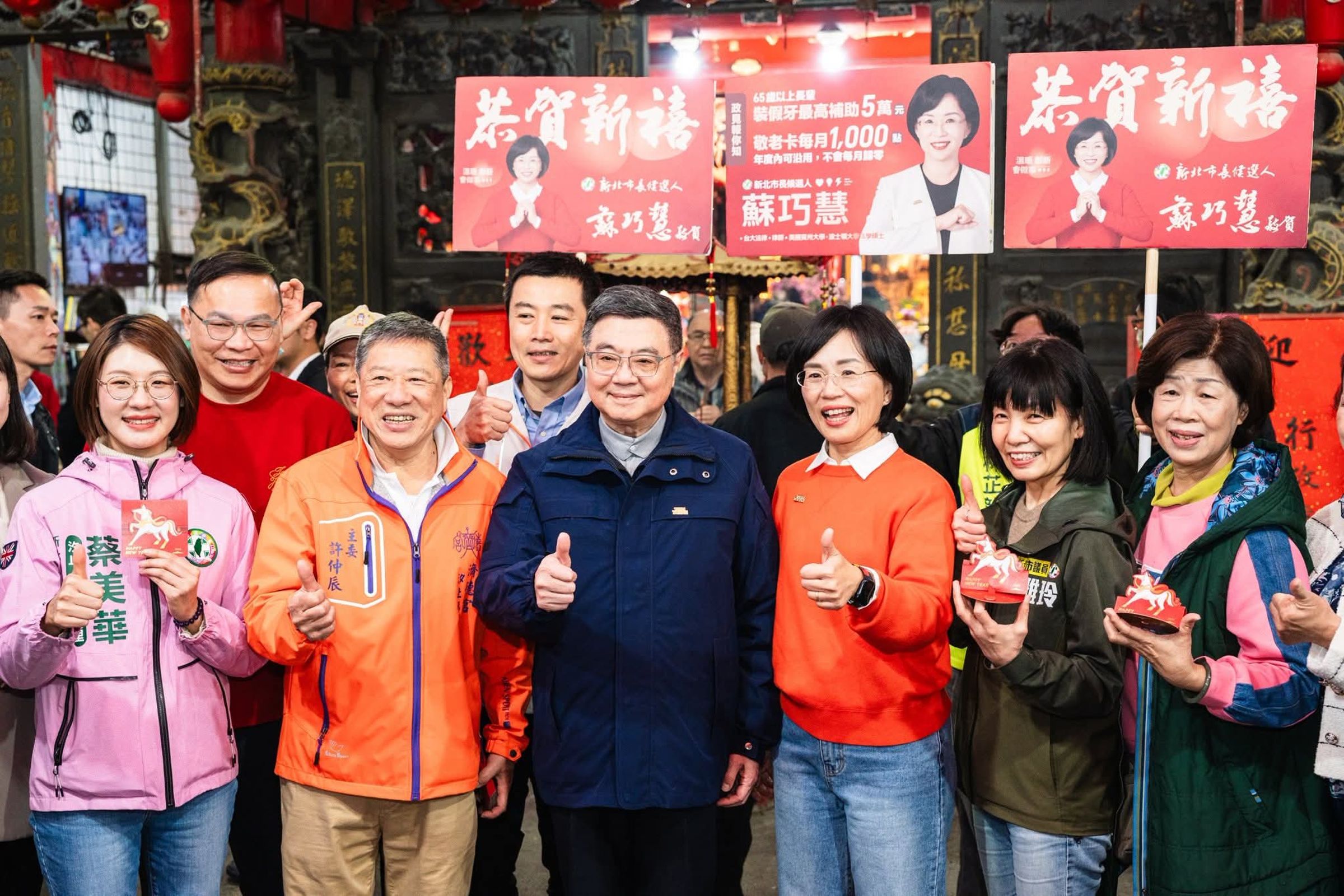 蘇巧慧（右三）民調以43.7%微幅領先李四川的43.3%，郭正亮分析可能是為穩住軍心。（翻攝蘇巧慧臉書）
