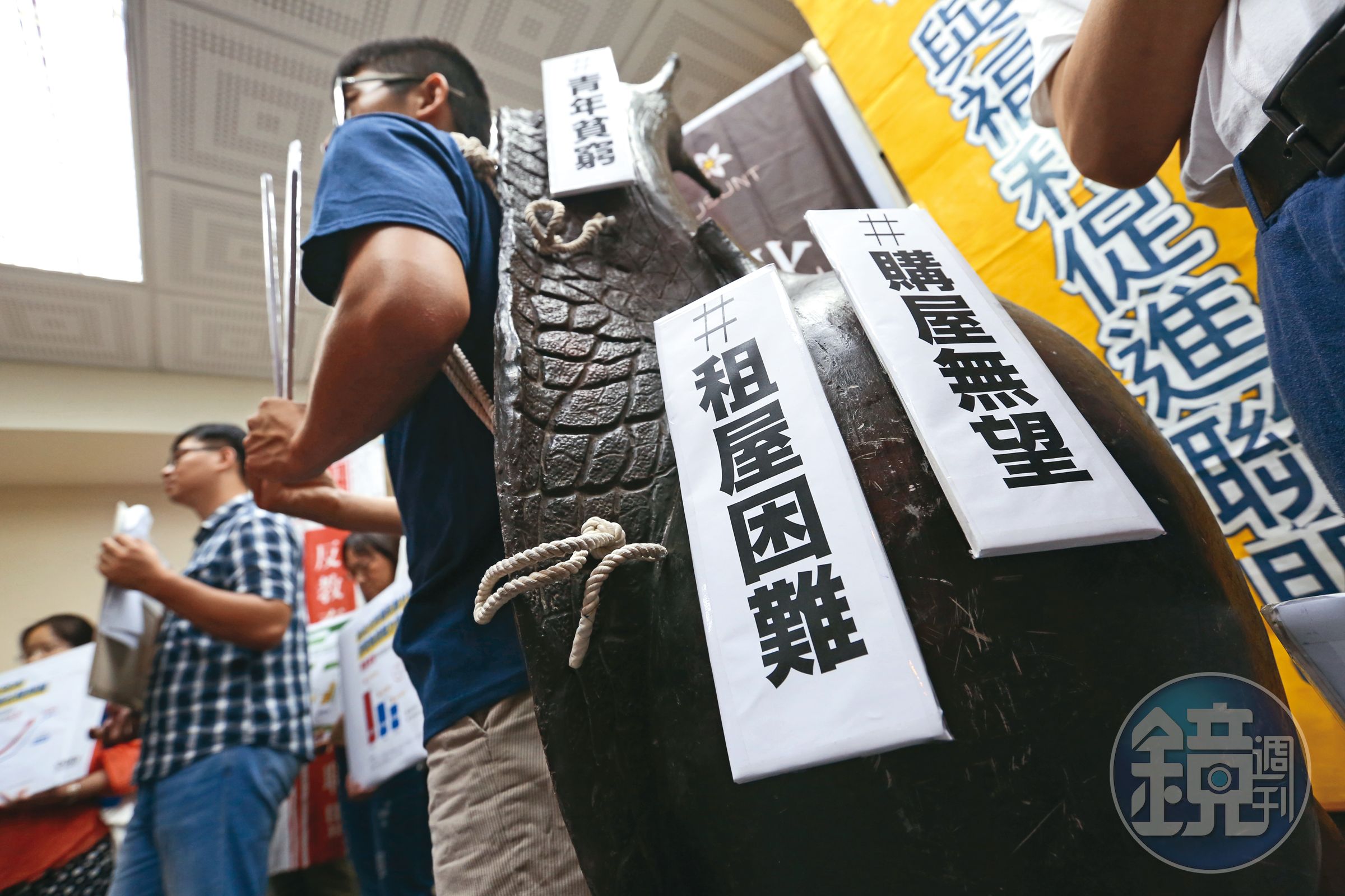 為解決居住問題，政府積極推動社會住宅、租金補貼等居住政策。