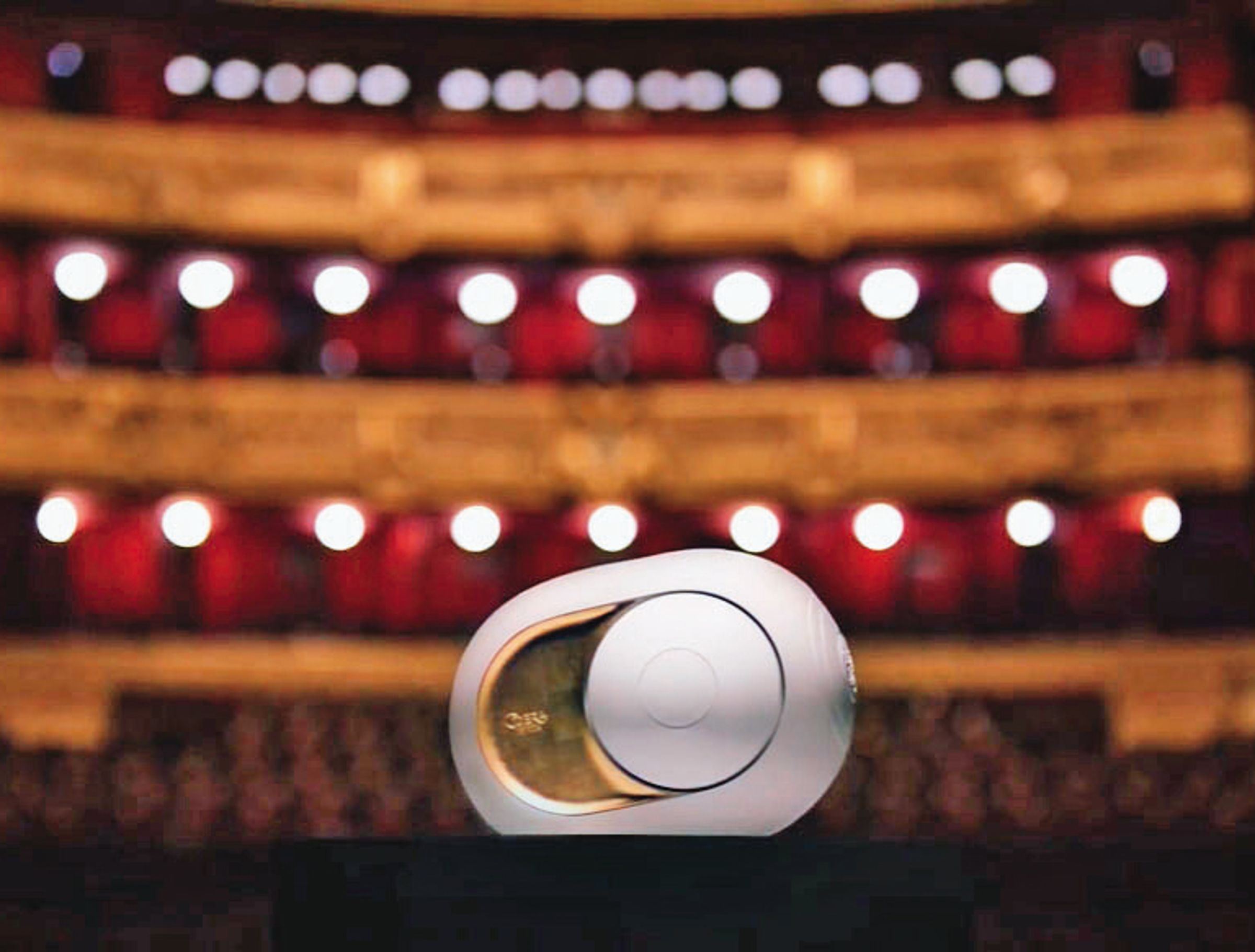 法國品牌Devialet藍牙喇叭,一個要價十多萬元。(翻攝Devialet YouTube)