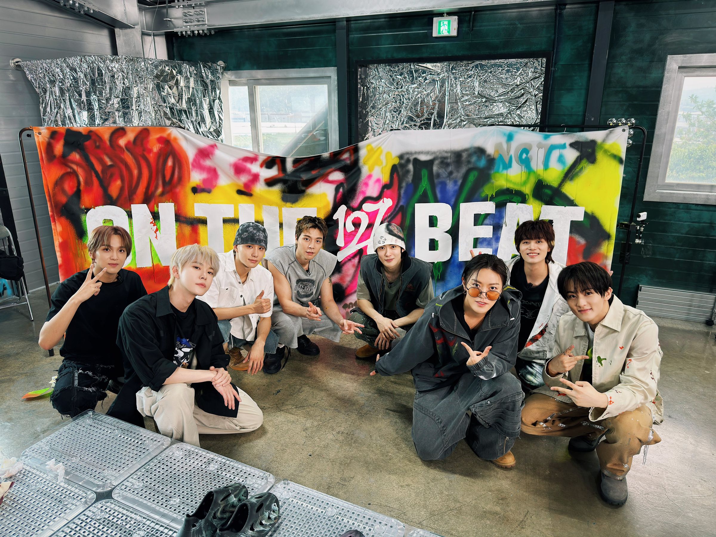 泰一（右二）是NCT團內主唱，突然退團讓大家震驚。（翻攝NCT127 X)