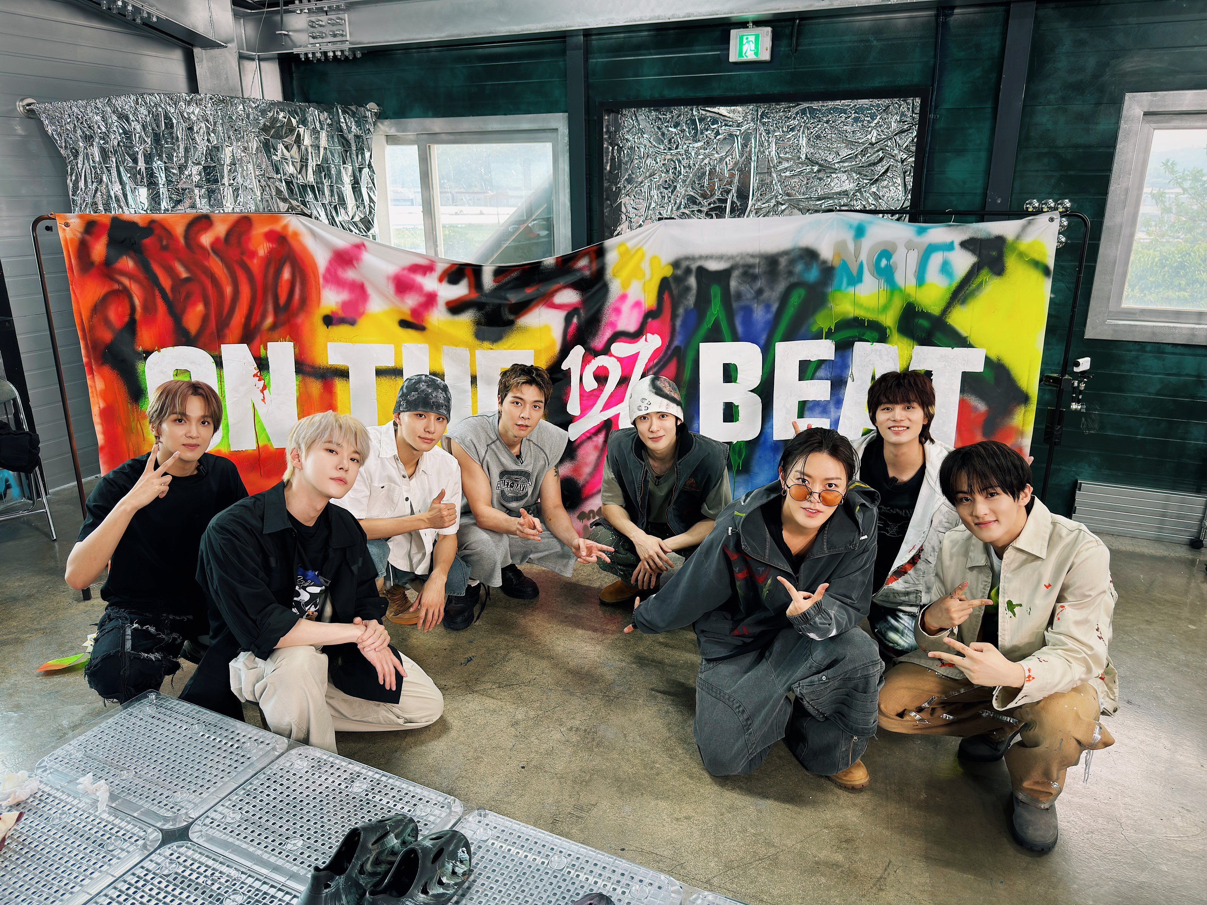 泰一（右二）是NCT團內主唱，突然退團讓大家震驚。（翻攝NCT127 X)