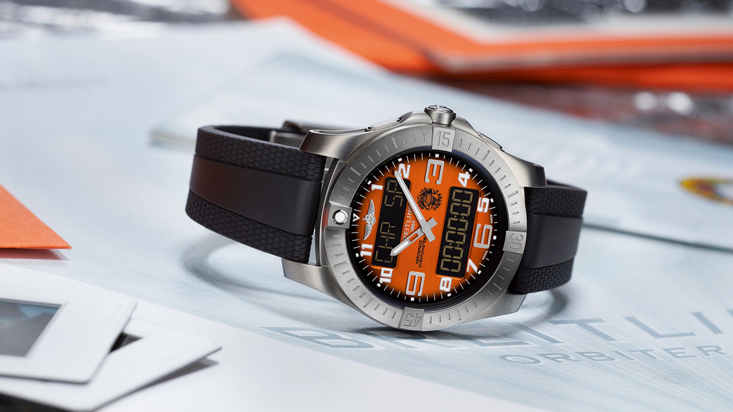 BREITLING Aerospace B70 Orbiter25週年紀念版,定價NT$130,000(橡膠錶帶款)