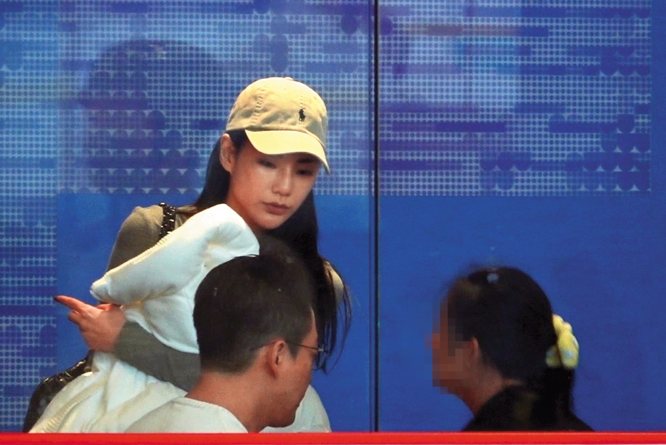 2月12日，汪小菲（中）近來都把女兒（右）帶在身邊，和女友Mandy（左）經常3人出遊。