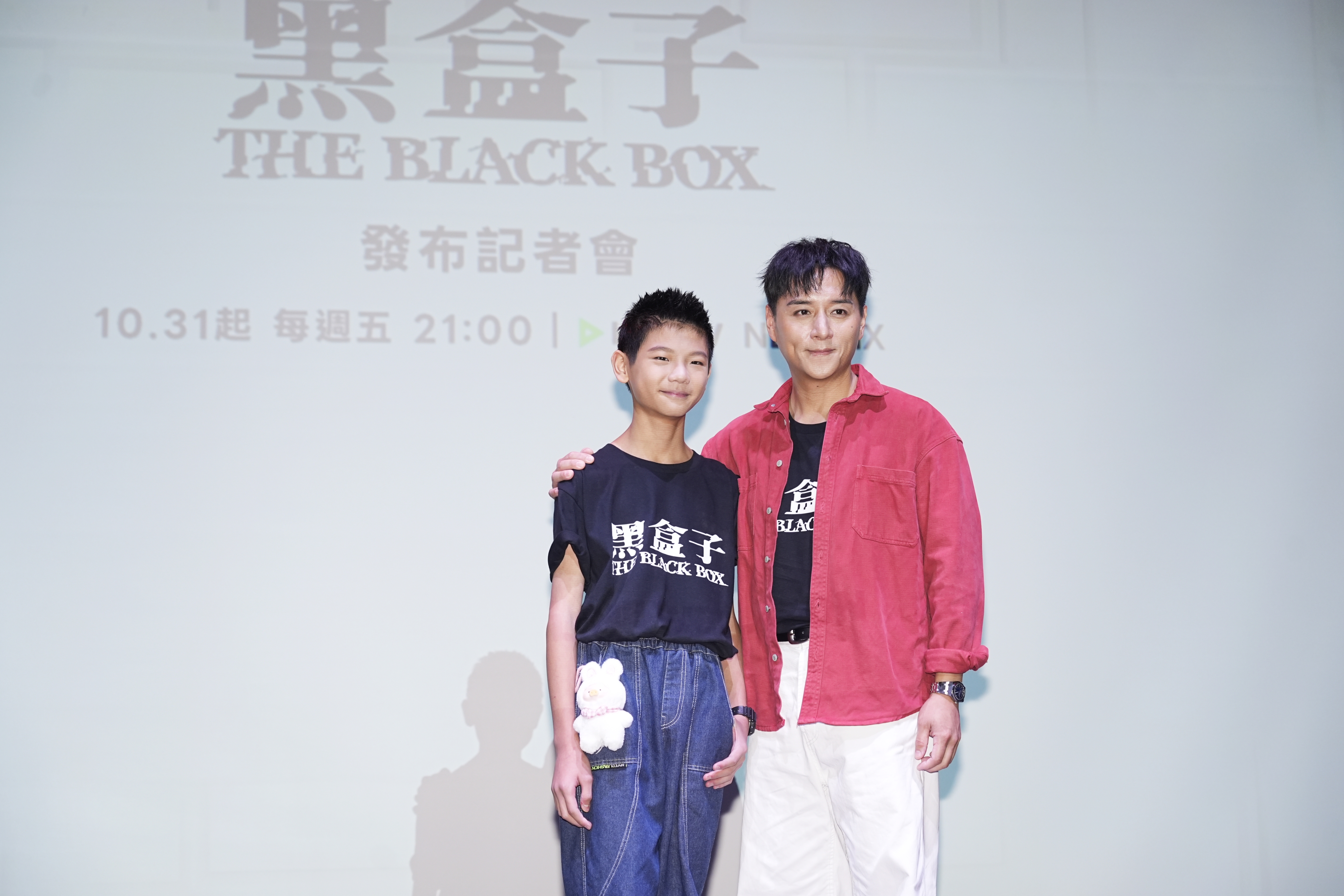 鄭人碩、洪君昊（左）在《黑盒子》飾演一對父子。