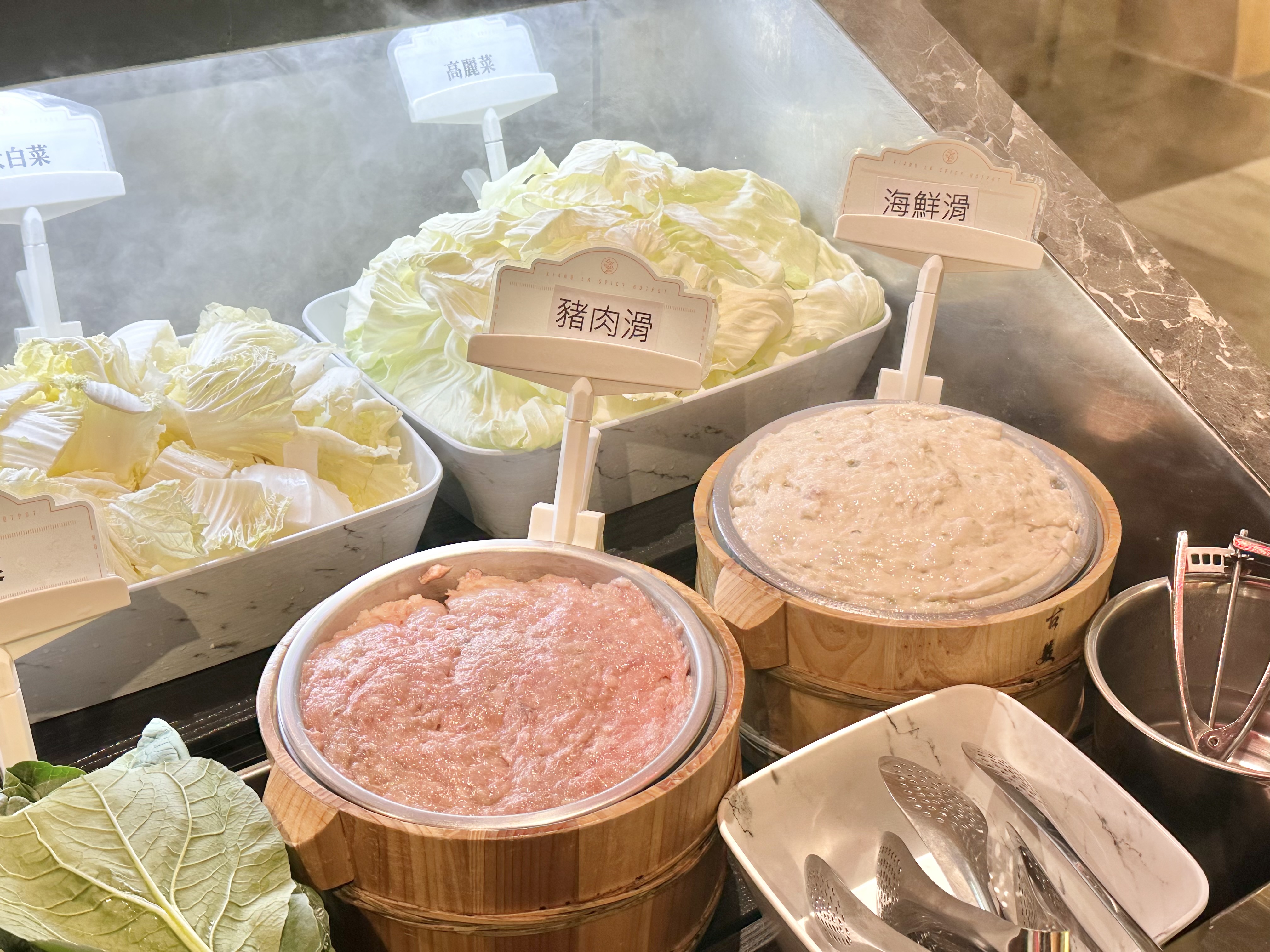 「豬肉滑」彈脆、肉味足，「海鮮滑」口感軟Q。