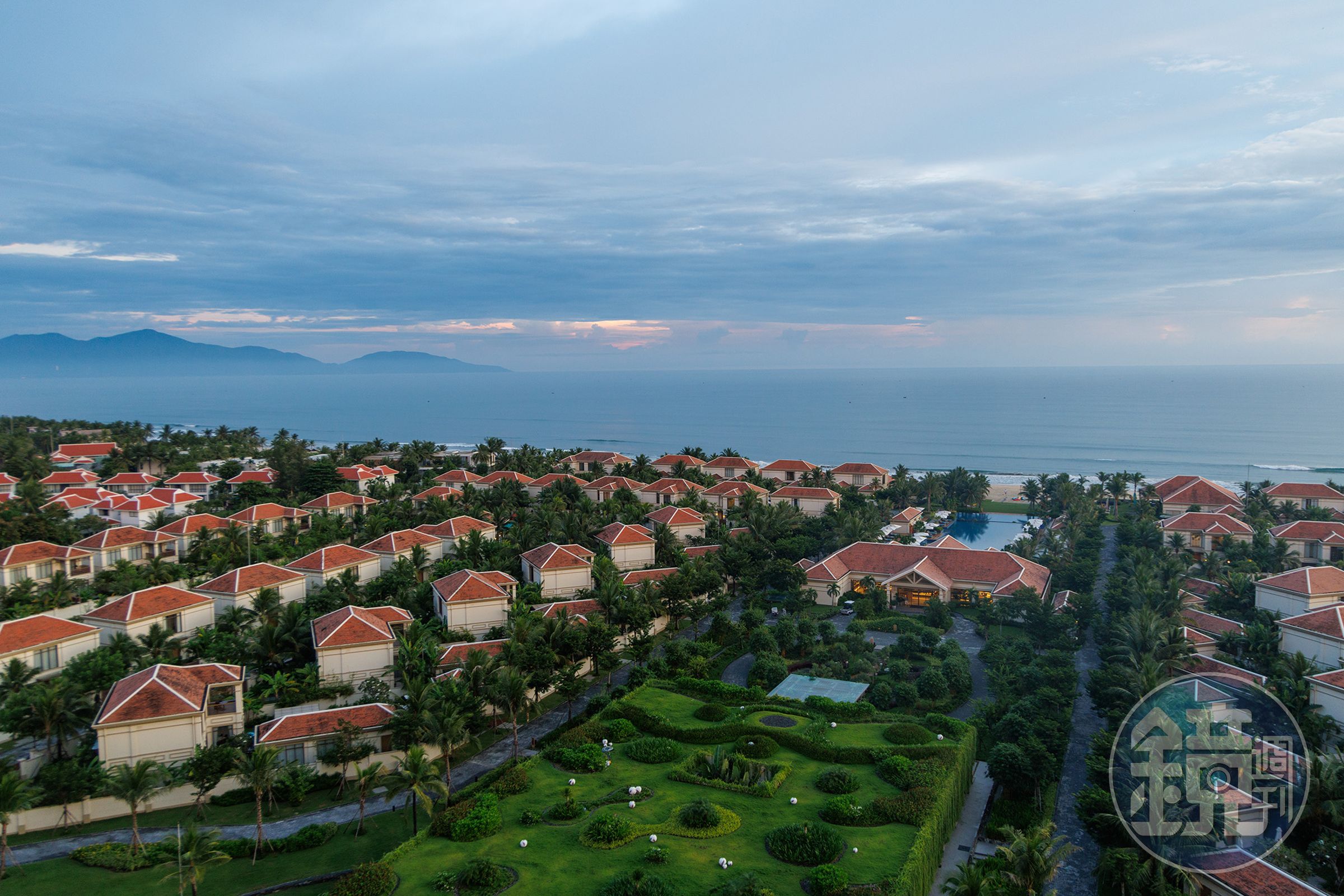 住在越南本土精品度假村「Fusion Resort & Villas Da Nang」的高樓層客房，才終於明白何謂高空度假村才有的迷人景致。