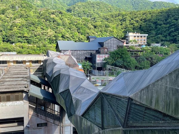 「猴硐」貓橋是全國首座人貓共用的特色橋梁，已有10年歷史。（新北市觀旅局提供）