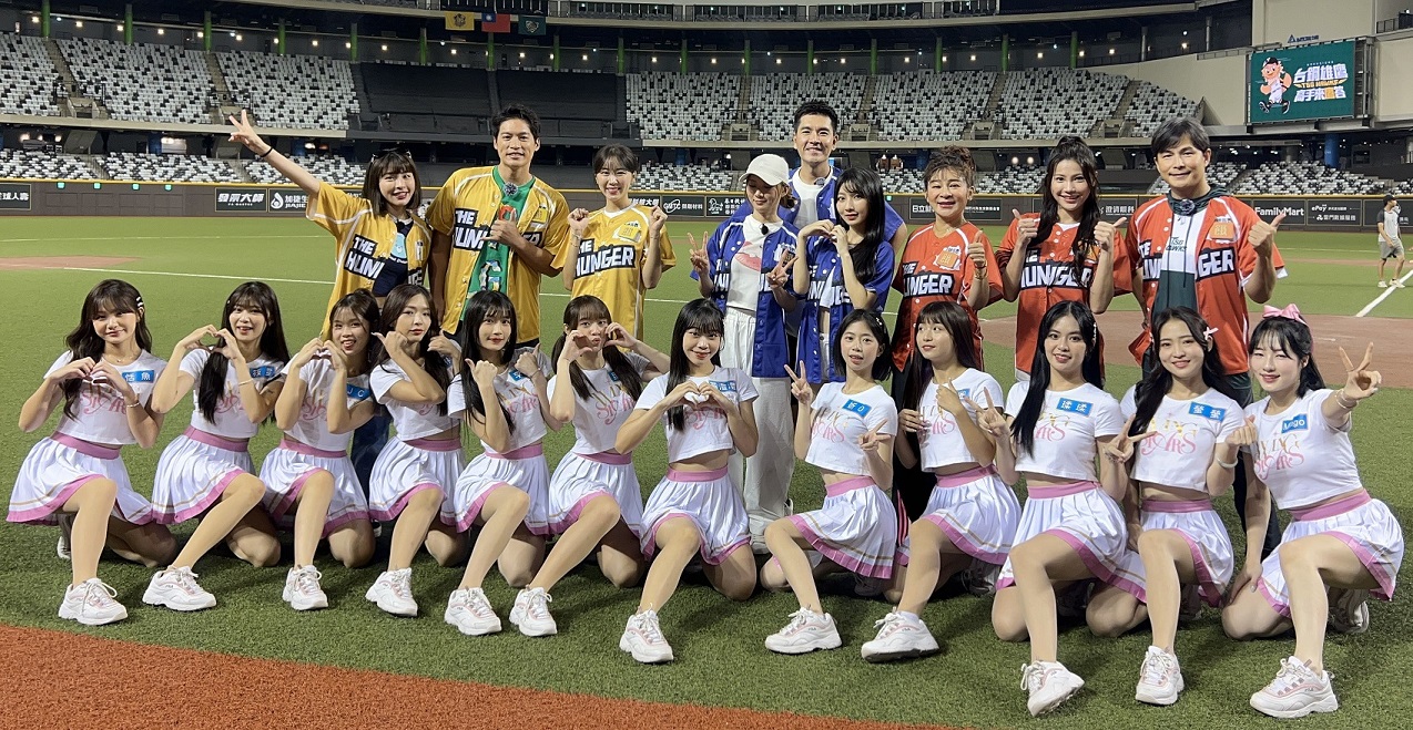 《飢餓遊戲》到大巨蛋出外景。（中視提供）