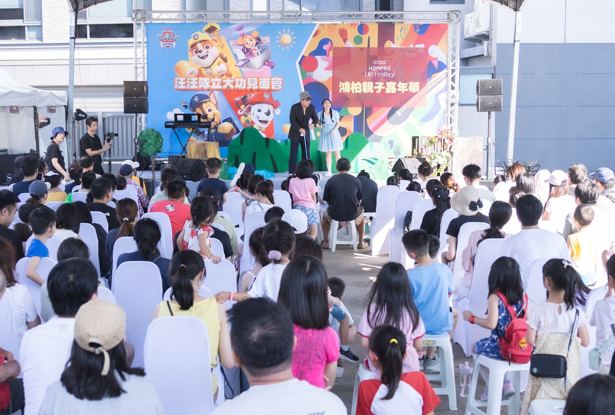 「如果兒童劇團」帶來經典劇目《神奇溫泉水》,在現場與觀眾互動氣氛熱絡,寓教於樂。