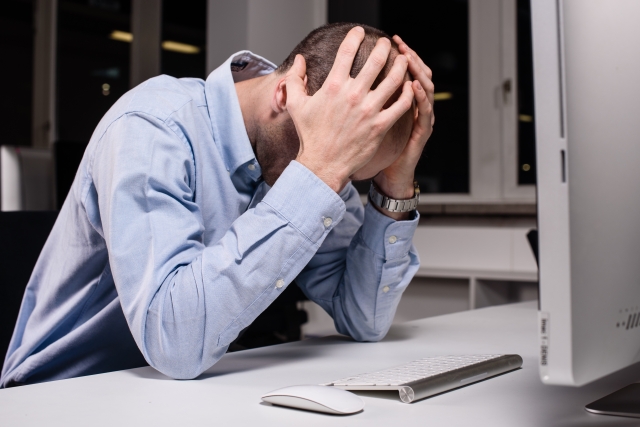 一名在竹科工作的男子為了想娶空姐女友，下班跑外送「年薪400萬」。（示意圖非當事人，photoAC）