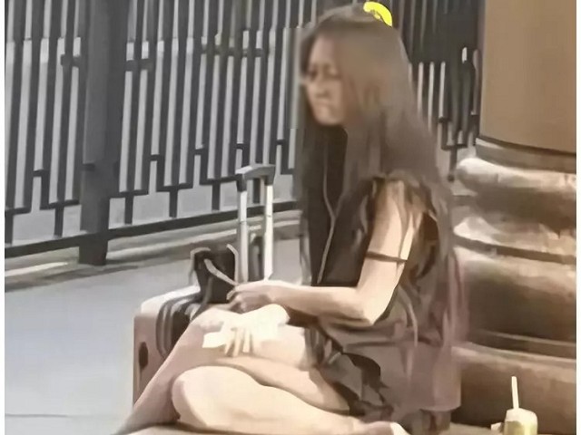 美腿正妹流落街頭至少3個月,牙齒全脫落!警:她拒絕社會救助。(翻自《網易》)