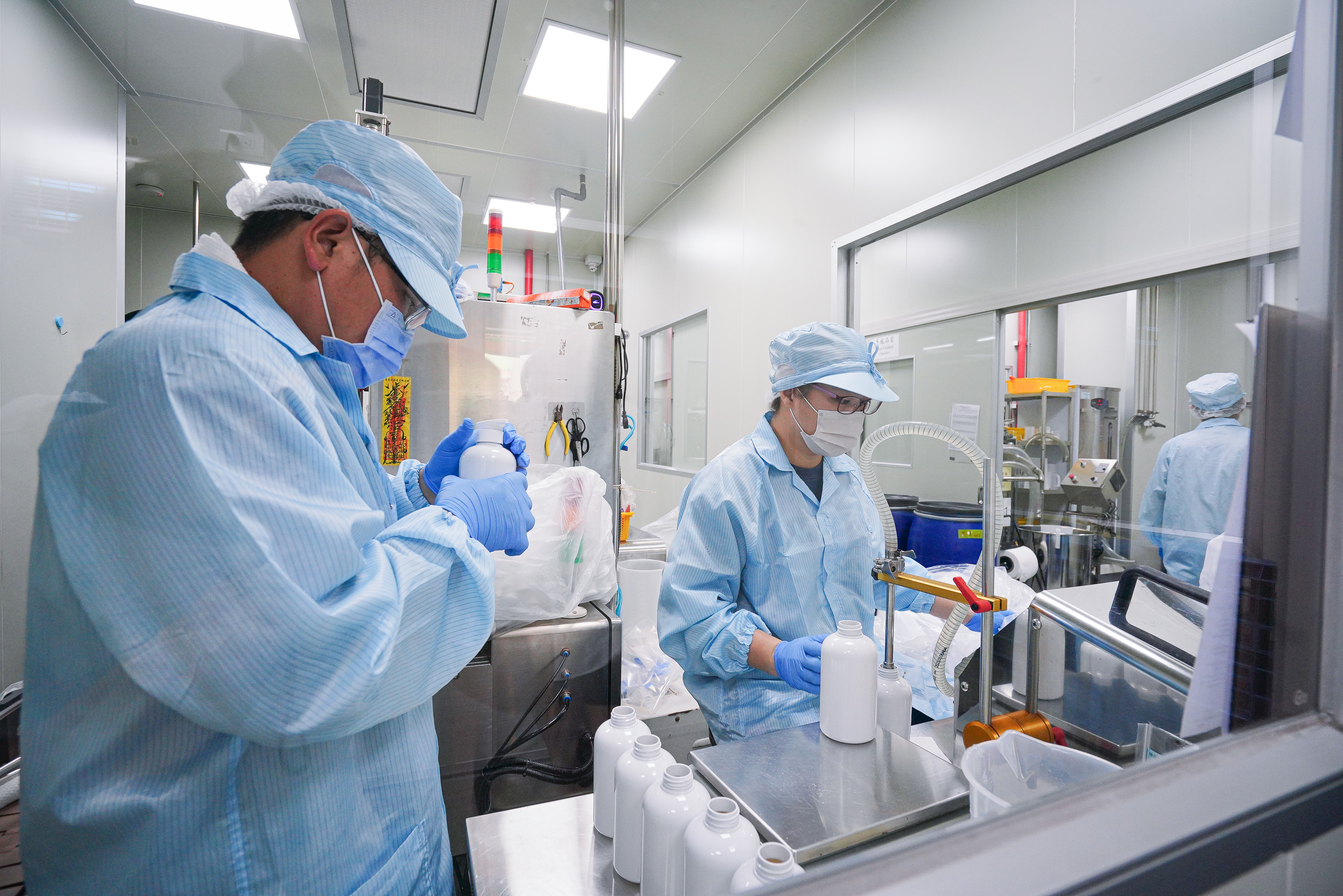 調料、裝瓶都在無塵室進行。