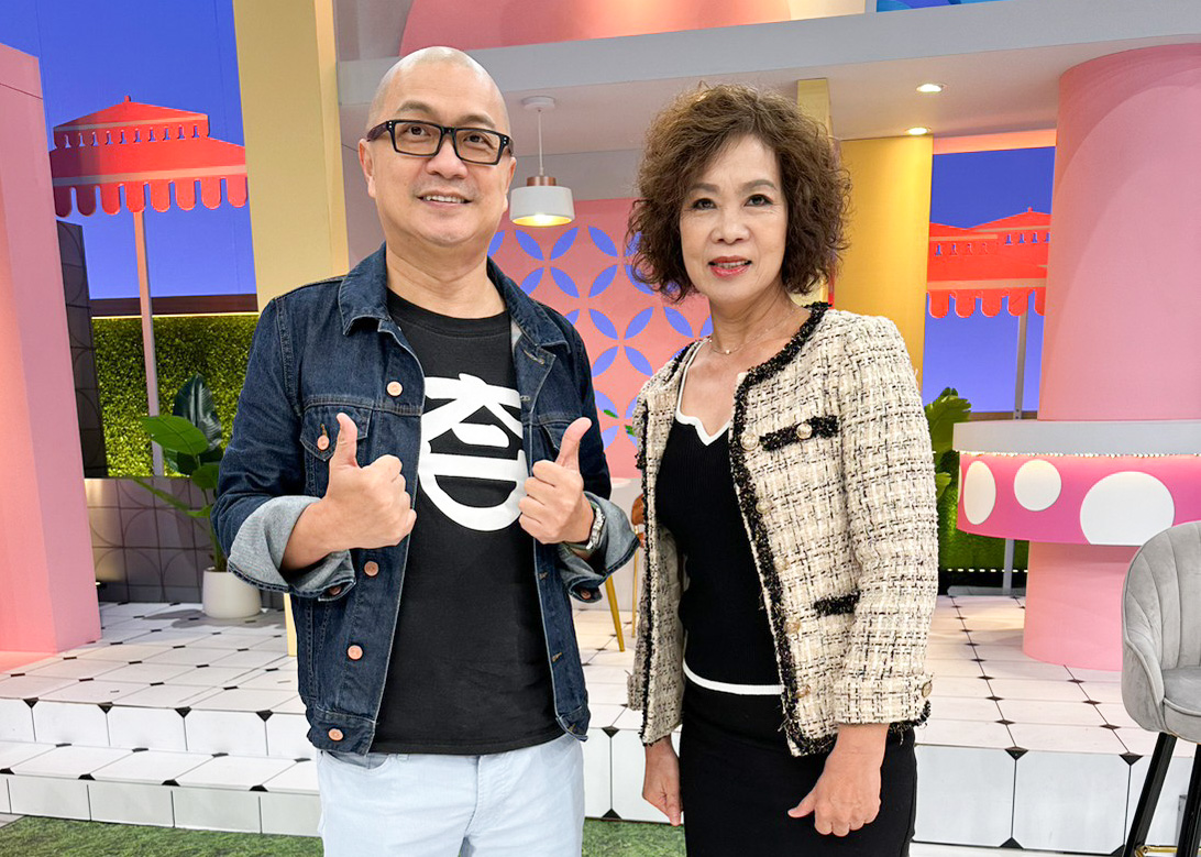 Paul與丈母娘阿梅姐一起上節目錄影。（緯來提供）