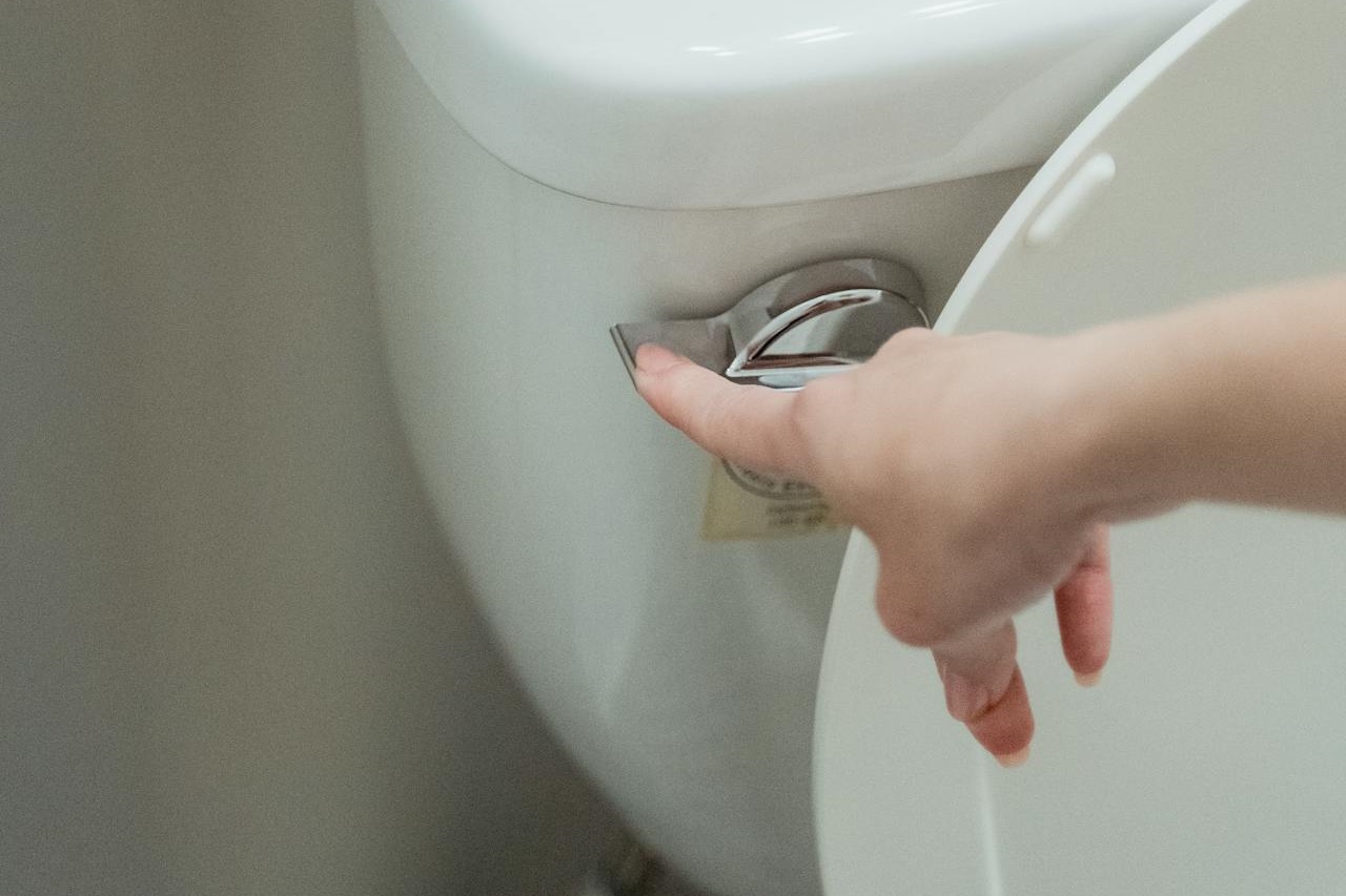 中國浙江一位母親察覺兒子尿液有未散去的泡泡，進而檢查出兄弟倆和她都有罕見遺傳性腎臟病。（示意圖，Pexels）