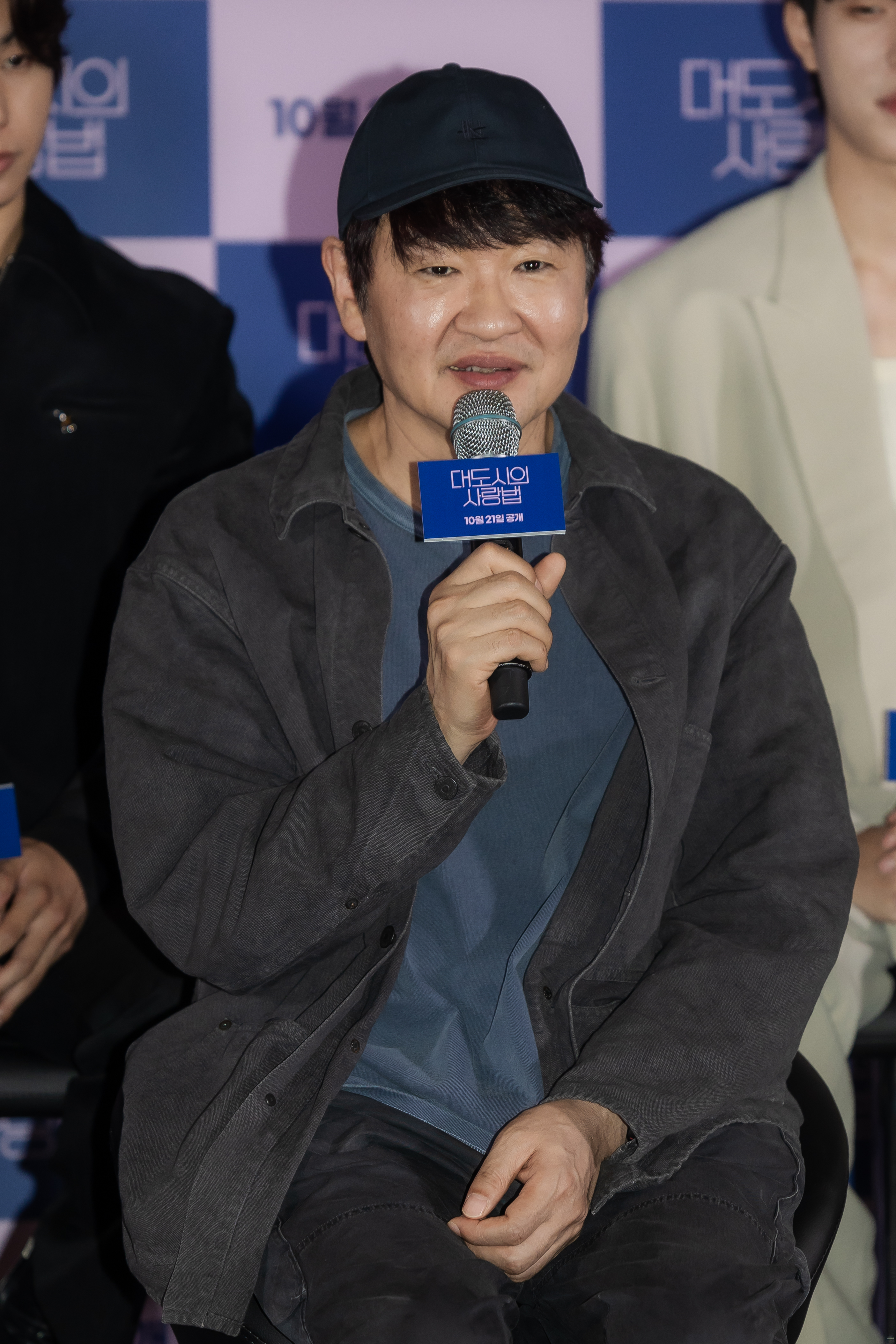 「愛情電影大師」許秦豪第一次執導同志題材韓劇《大都市的愛情法》,他認為愛情的表達與性向無關。(friDay影音提供)