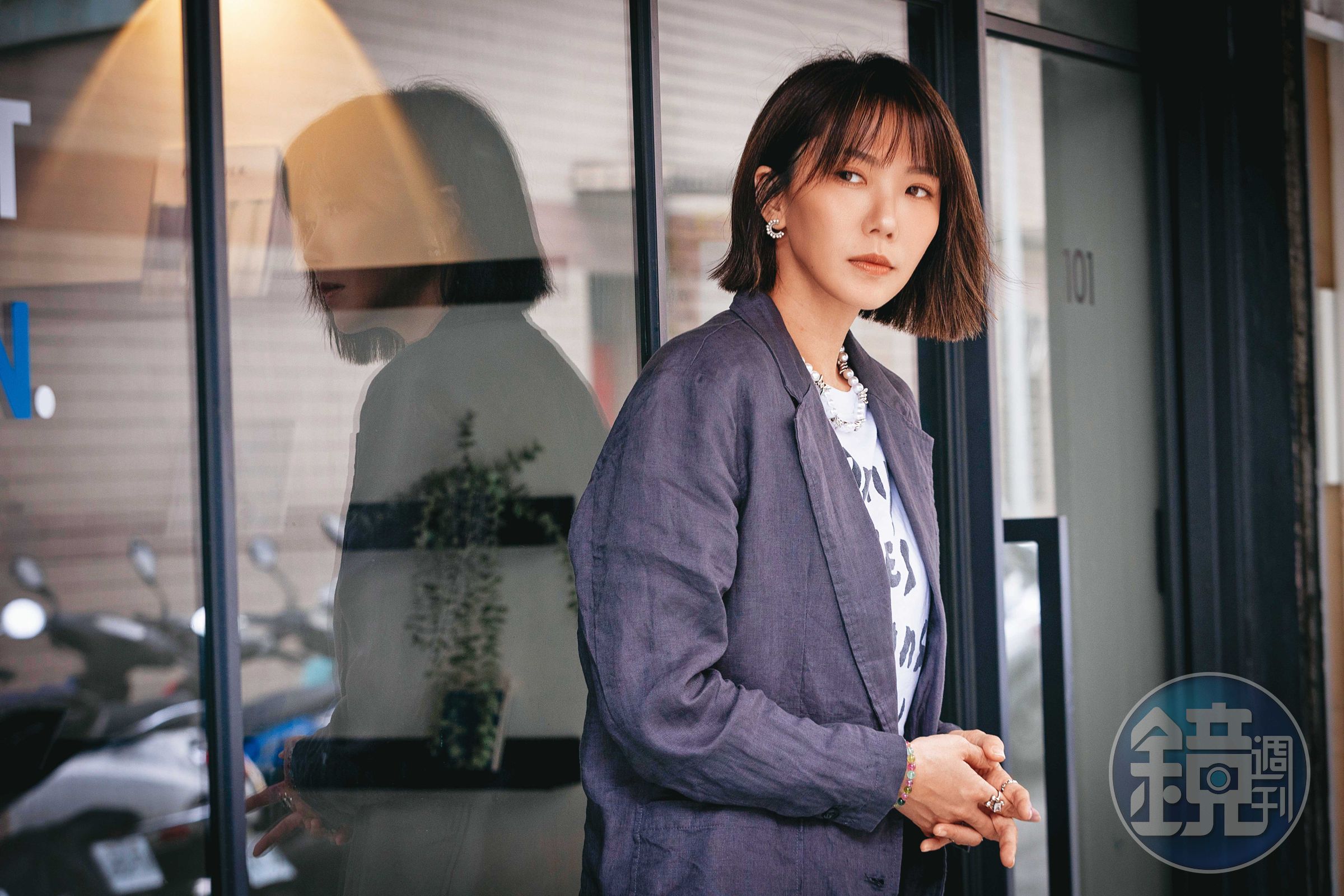 從公開發聲、成為被告、最後不起訴確定,這1年,大牙的身心狀態多次墜入低谷。危急時刻,是身邊的重要他人們接住了她。