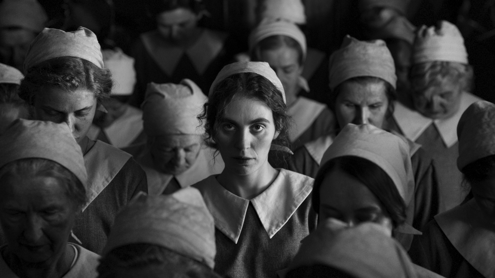 《帶針的女孩》改編自丹麥史上最具爭議的真實事件「天使殺手連環謀殺案」。（捷傑電影提供）