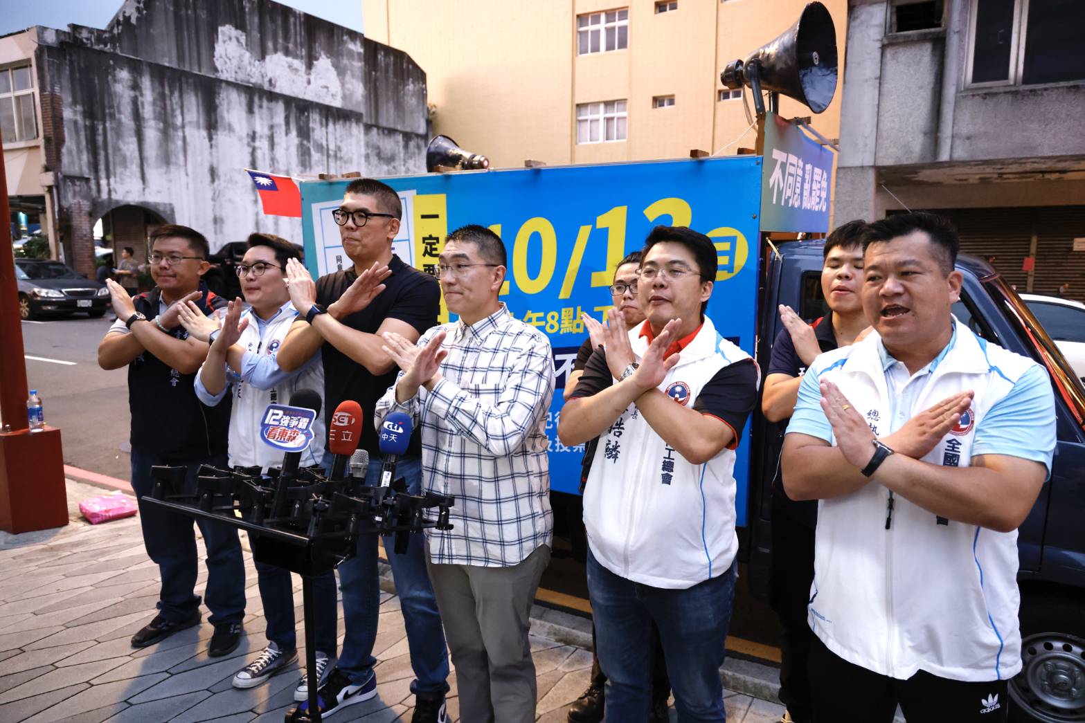 國民黨比X表示不同意罷免。