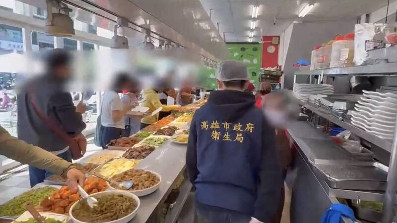 鴿子闖自助餐店飛舞啄食 高雄業者認了「被勒令限期改善」