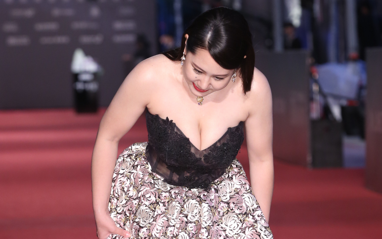 蘇瀅有禮貌第一鞠躬。