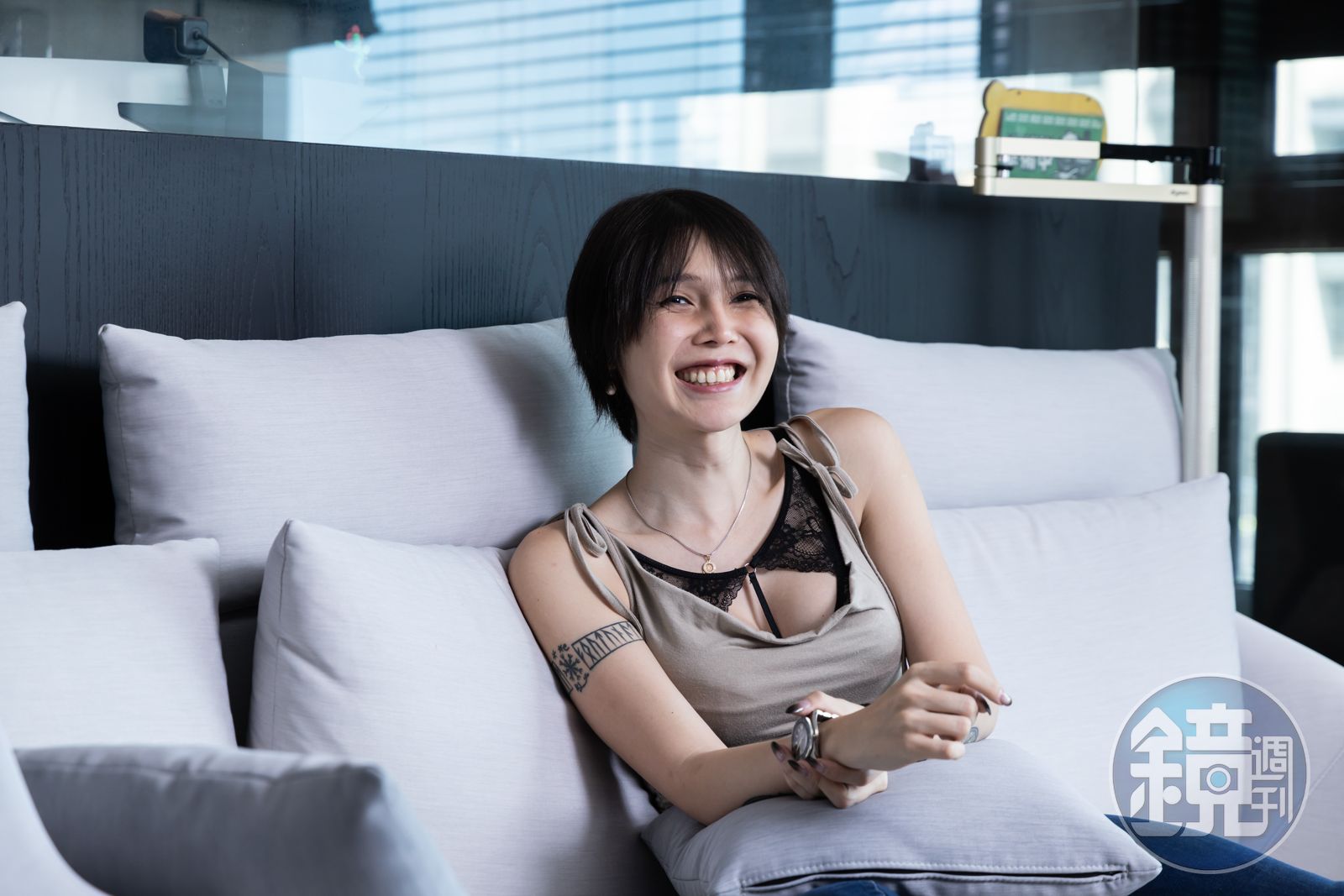 反指標女神2/神祕力量帶衰她? 美國名校財金系畢業 半導體業務當8年 美光也是她客戶照賠大錢